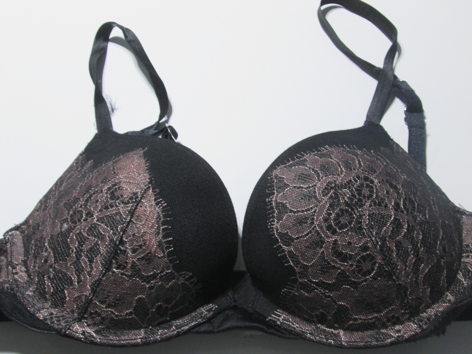 Victoria Secret Bra Size 32B Black Underwired Push-Up Adjustable Straps Lace