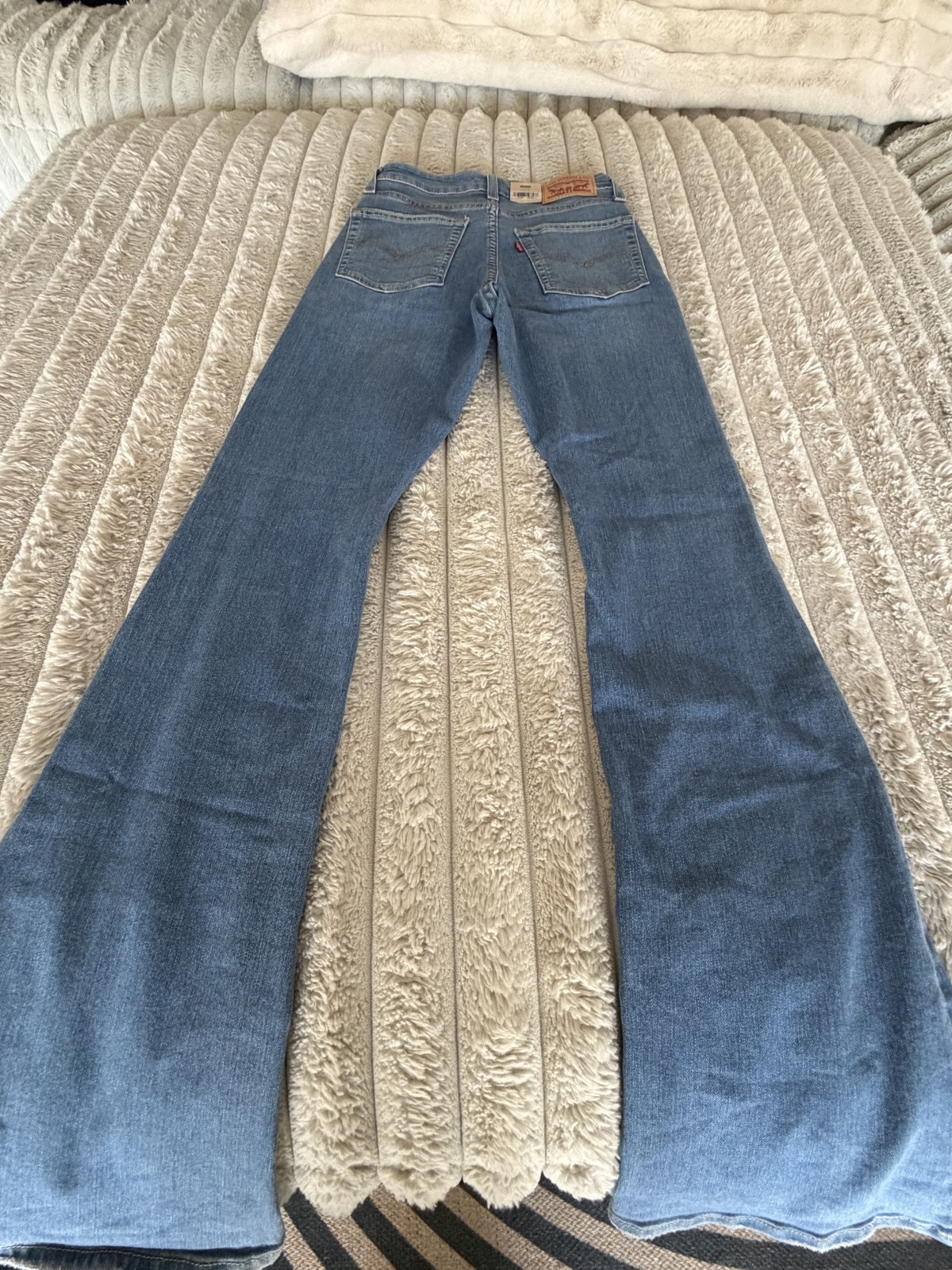 NWT Levi’s 726 High Rise Flare Jeans Women’s Size 26×32 Medium Wash Denim