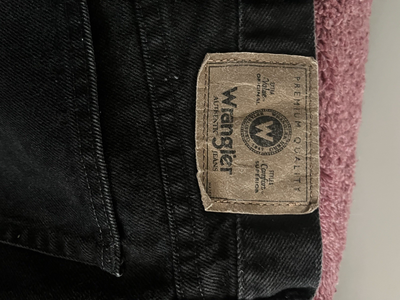 Wrangler Authentics Men’s Black Dark Wash Denim Relaxed Mid Rise Straight Jeans