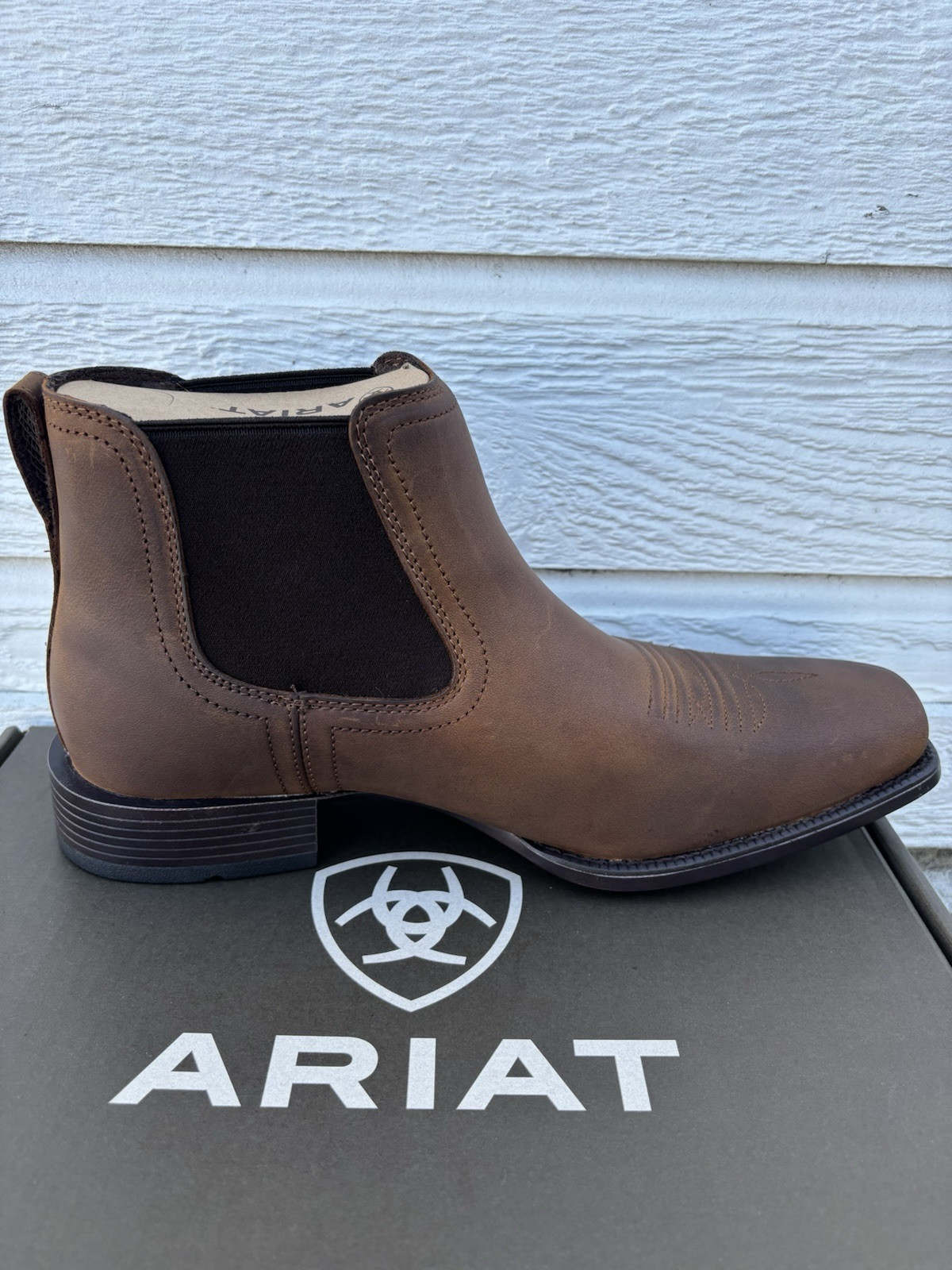 Ariat Booker Ultra Square Toe Mens Size 9.5 D Oily Distressed Tan Chelsea Boots