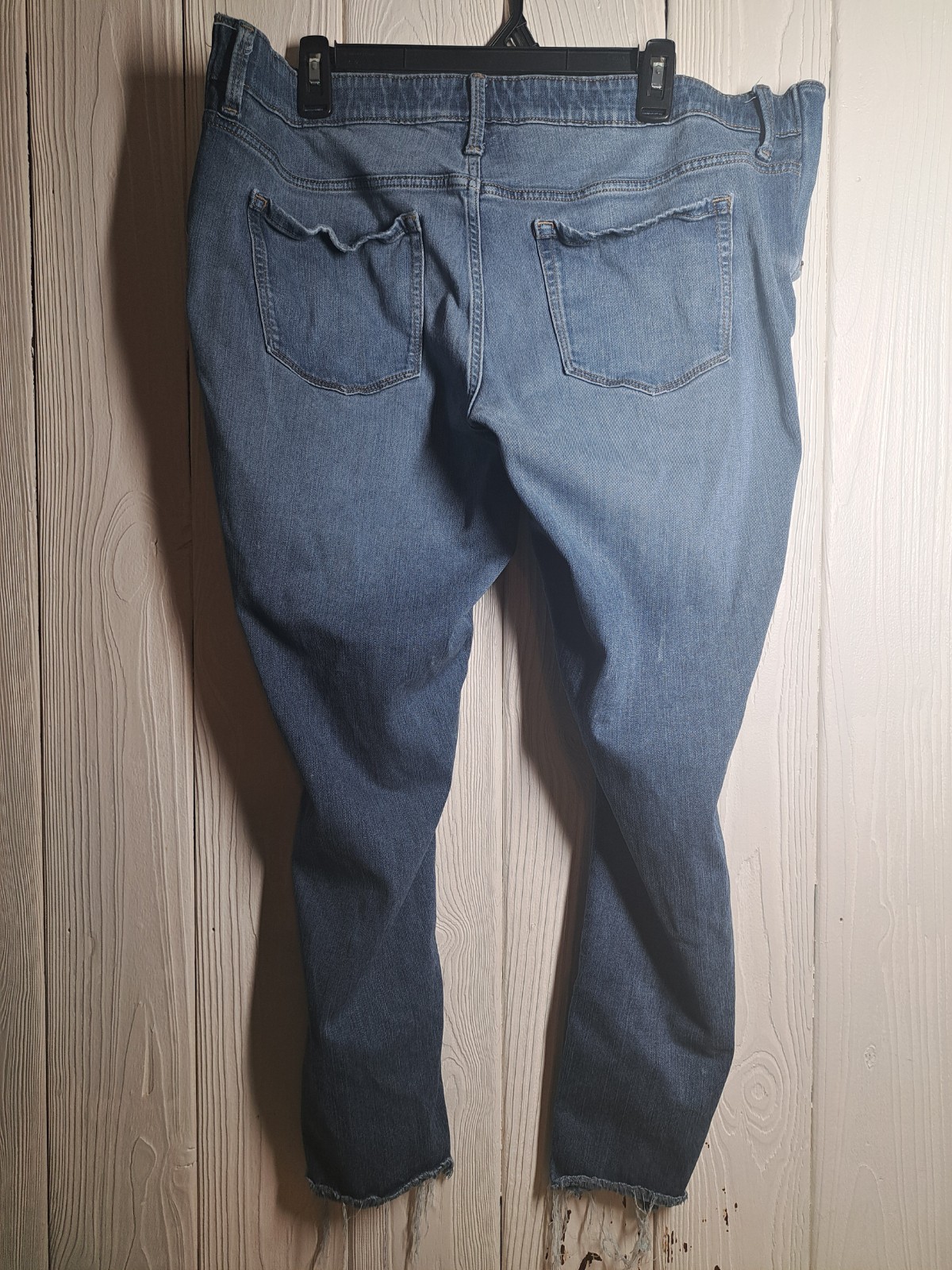 Isabel Maternity Distressed Skinny Jeans Sz 16. (Waist 40 inches Unstretched)