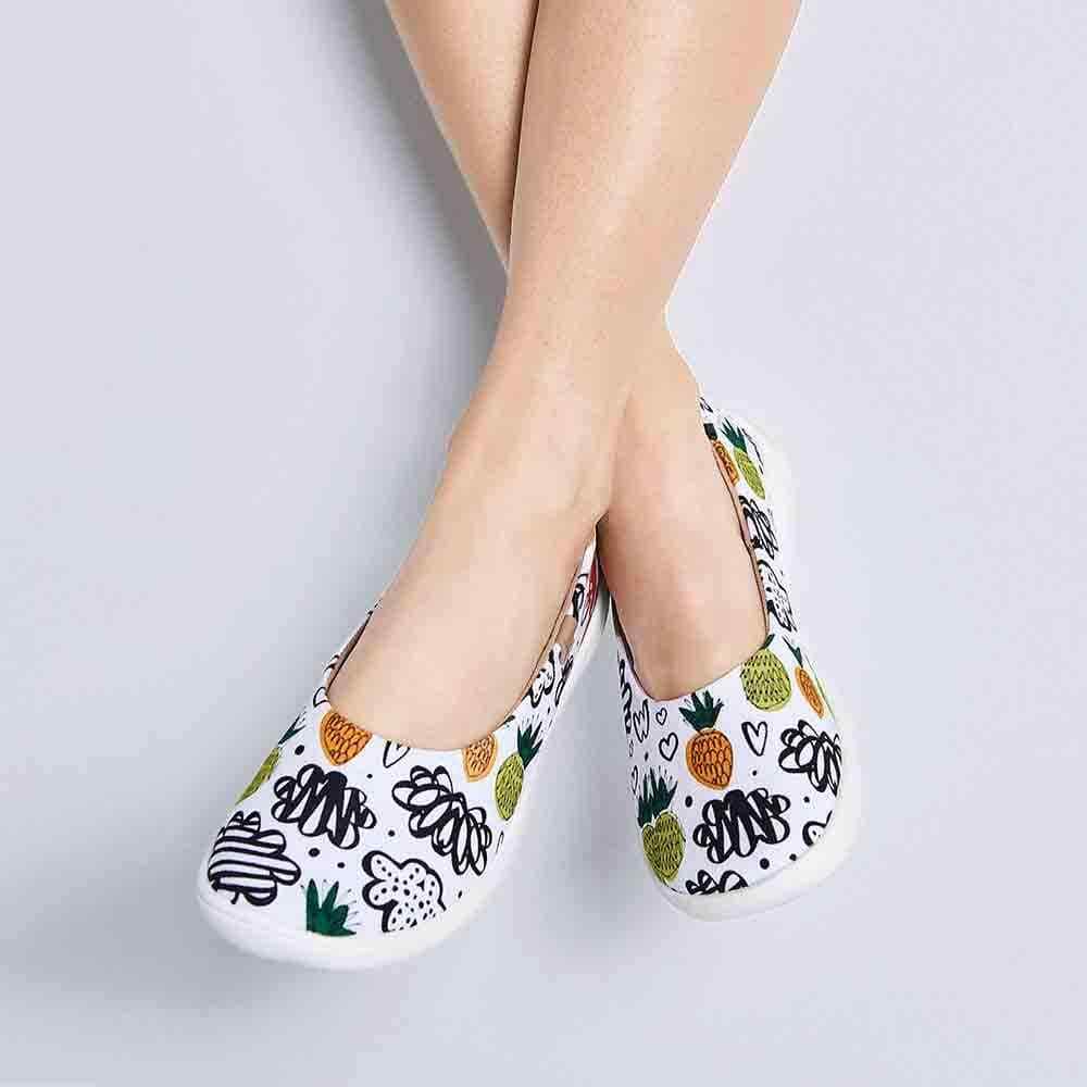 Women Size 5-12 NWT UIN Slip On Shoes Canvas Comfortable “Sweet Pineapple”