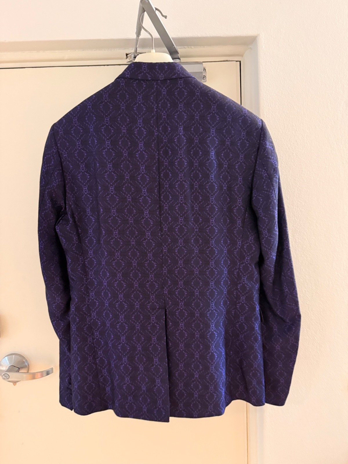 100% Authentic.. Mens Just Cavalli “Spring/Summer 2015* Purple Blazer Size 48.