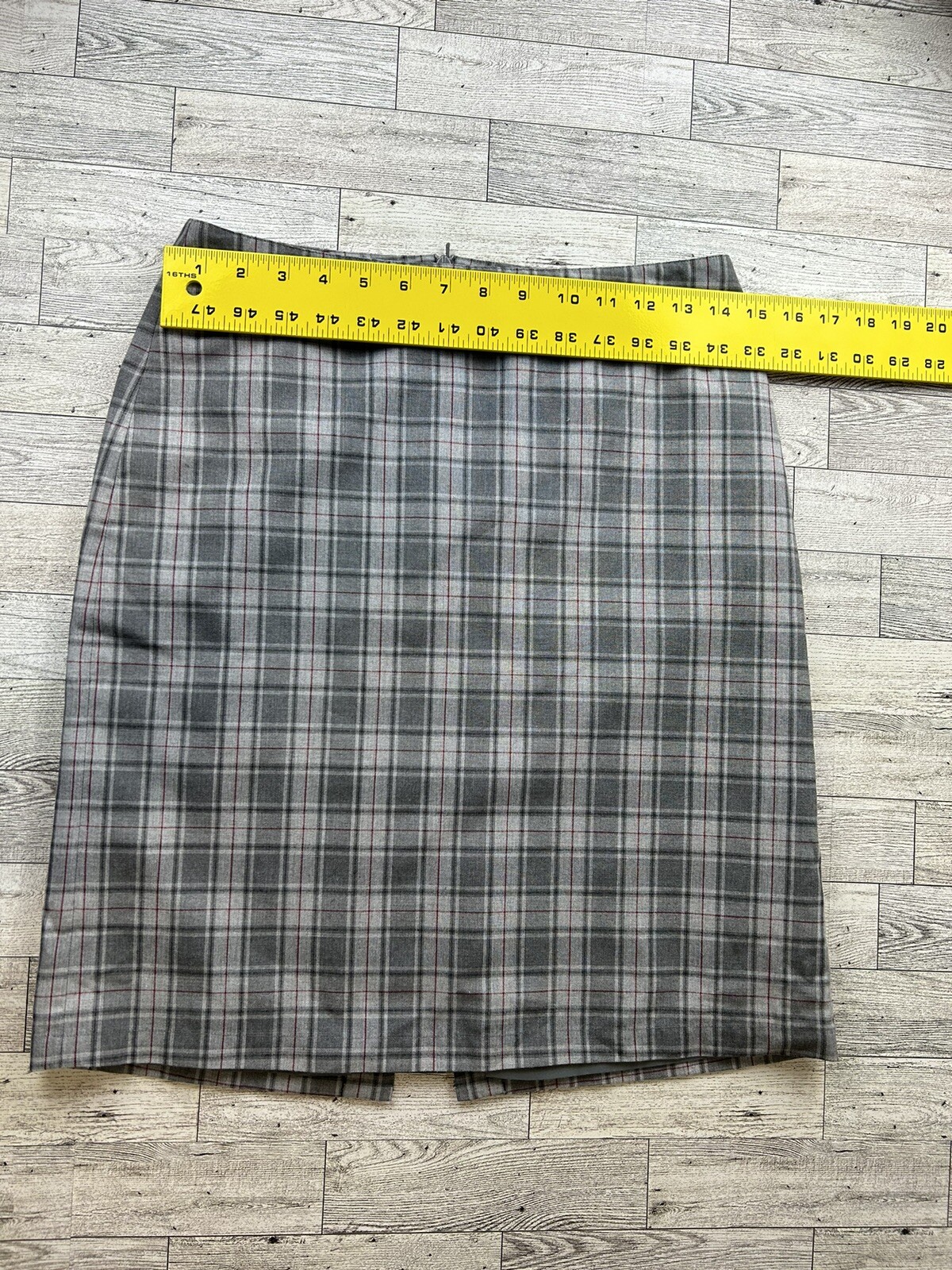 Tommy Hilfiger Skirt Size 4 Knee Length Gray Red Plaid Lined Slit Pencil