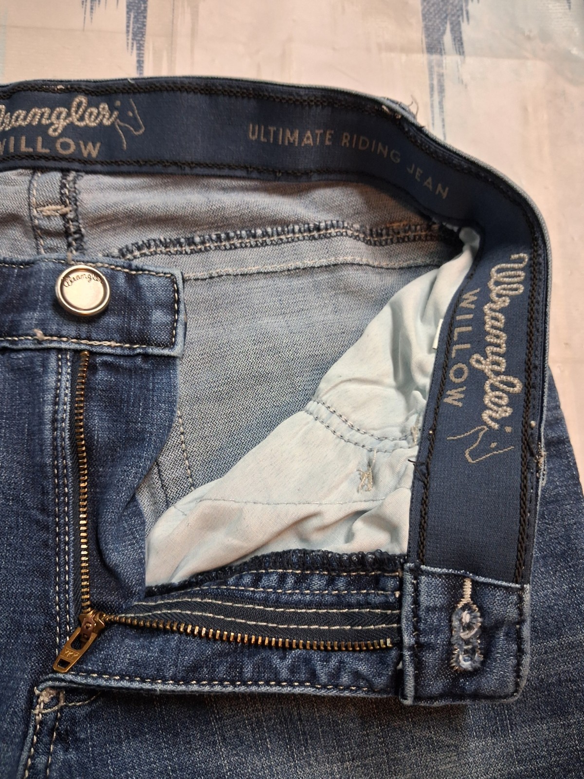 Wrangler Willow Ultimate Riding Jeans Measure 28×31 Boot Cut Medium Wash