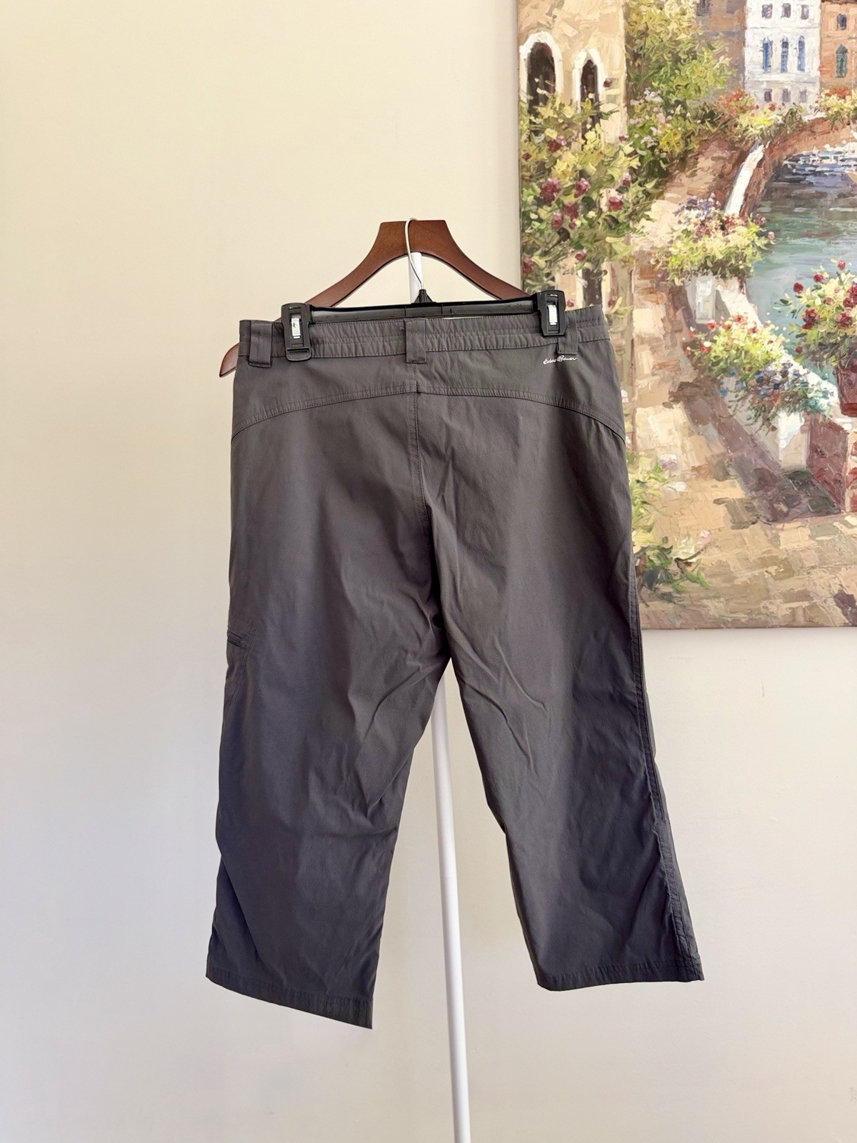 Eddie Bauer Hiking Capri Pants Size 8 Gray Stretch Outdoor Trail Quick Dry