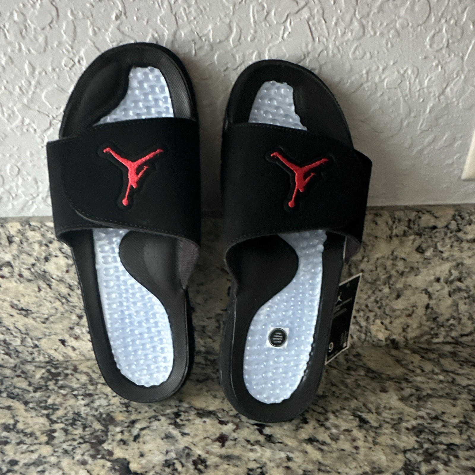 Jordan Hydro V Retro Men’s Cushioned Slide Sandals Black/Red Jumpman US 9