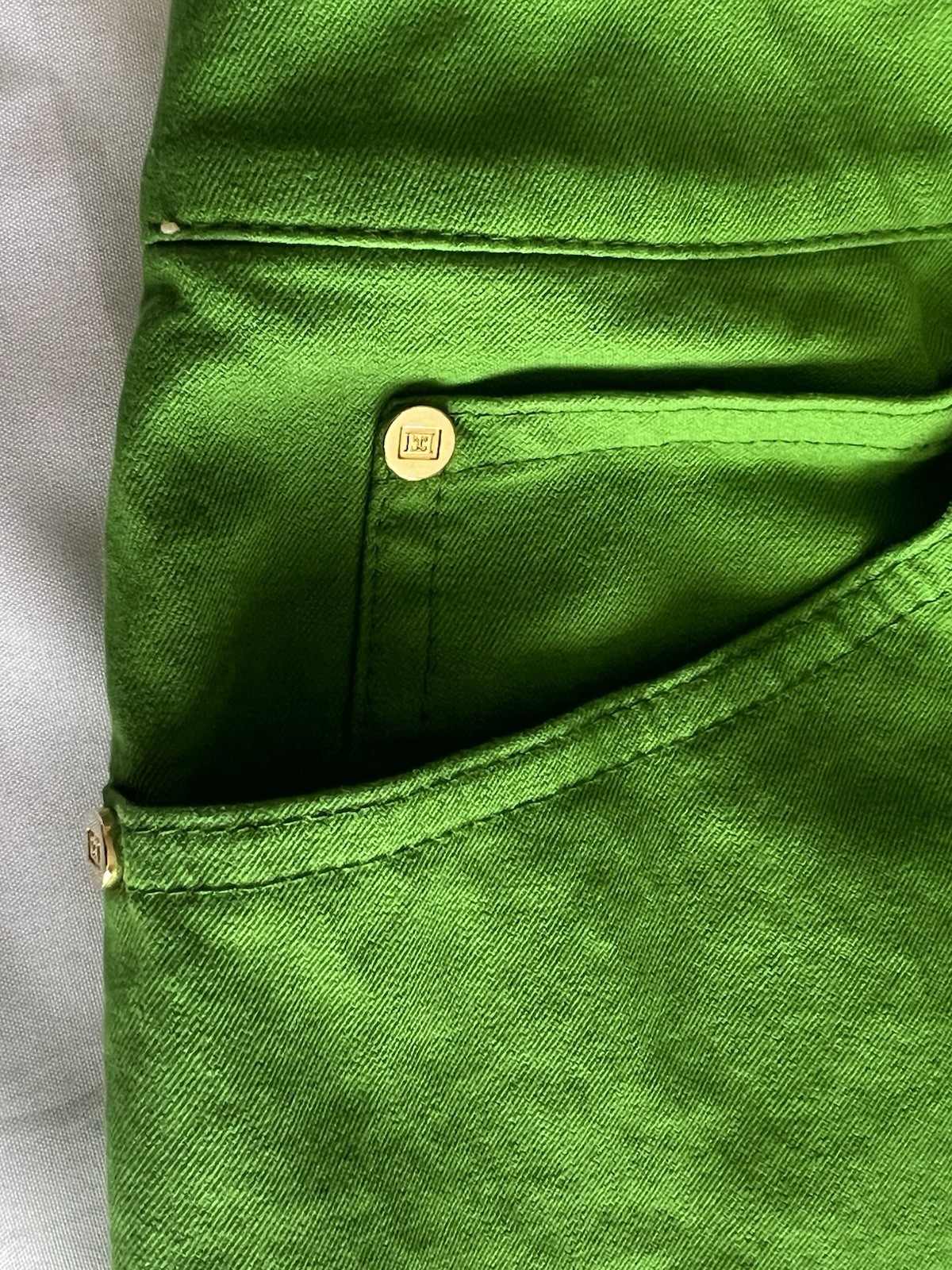 ESCADA Lime Green Trousers Pants Sz 44 US 14 NWOT Luxury Gold Button Bold Modern
