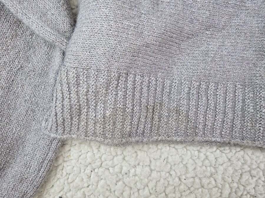 NWT! FOREVER 21 Size Small Women’s Gray Cropped Turtleneck Sweater Fuzzy