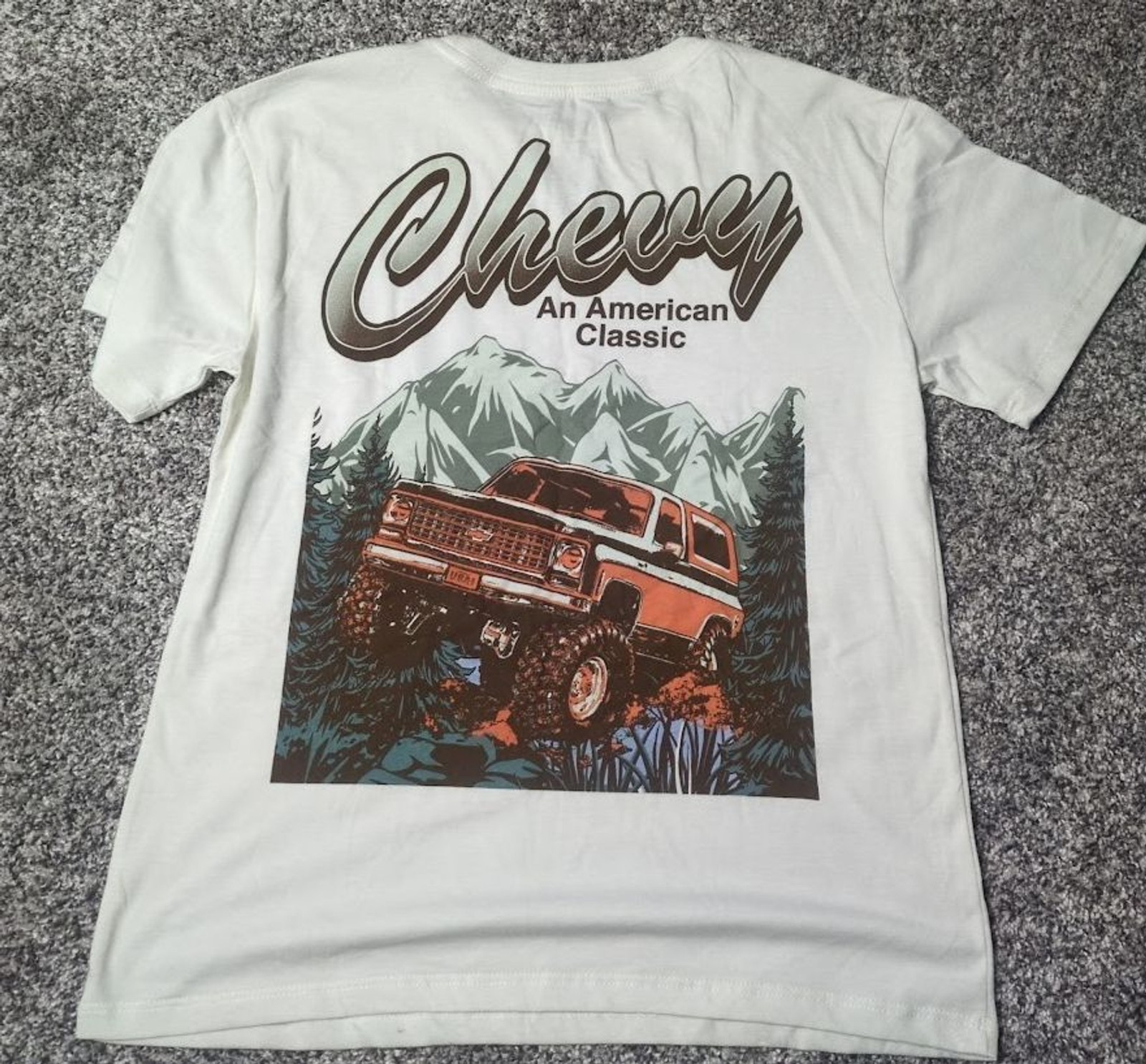 GM Chevy Chevrolet Official American Classic Boys T-Shirt Ivory Size Large 10/12