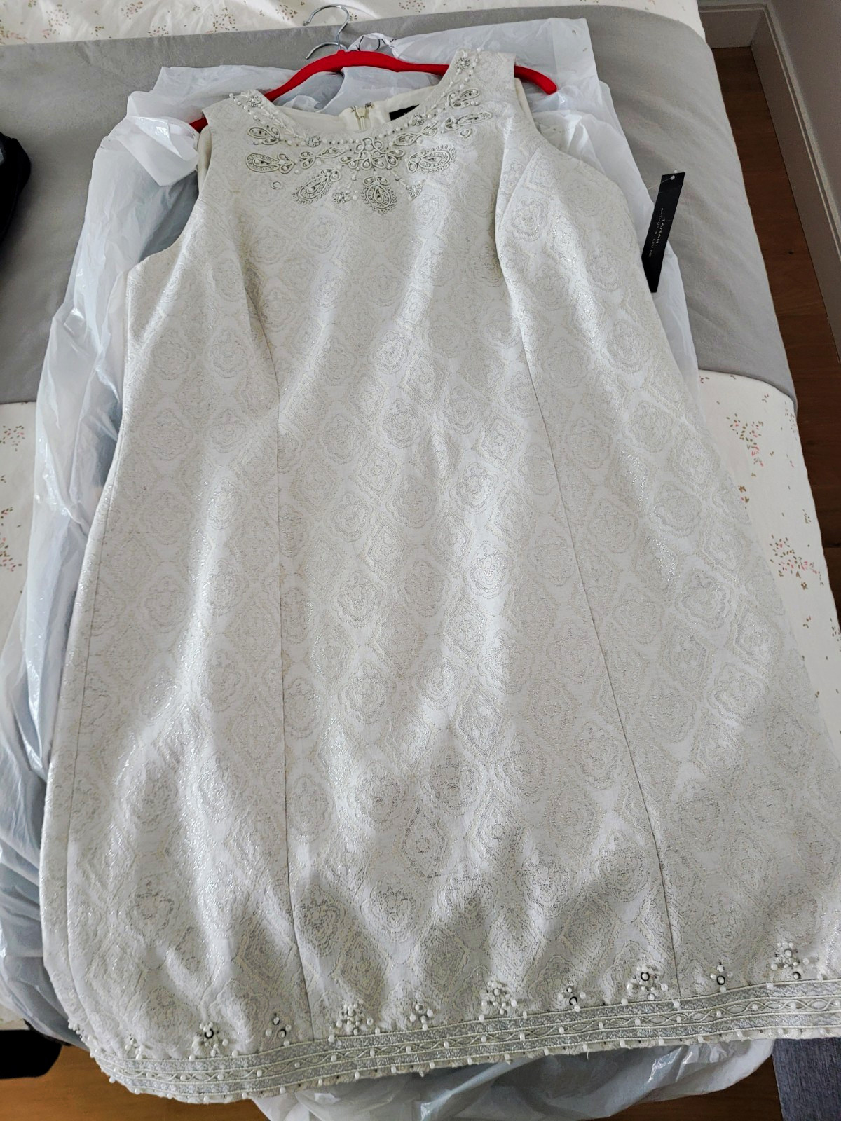 Tahari Arthur S. Levine White Jacquard Beaded Shift Dress Round Neck 16