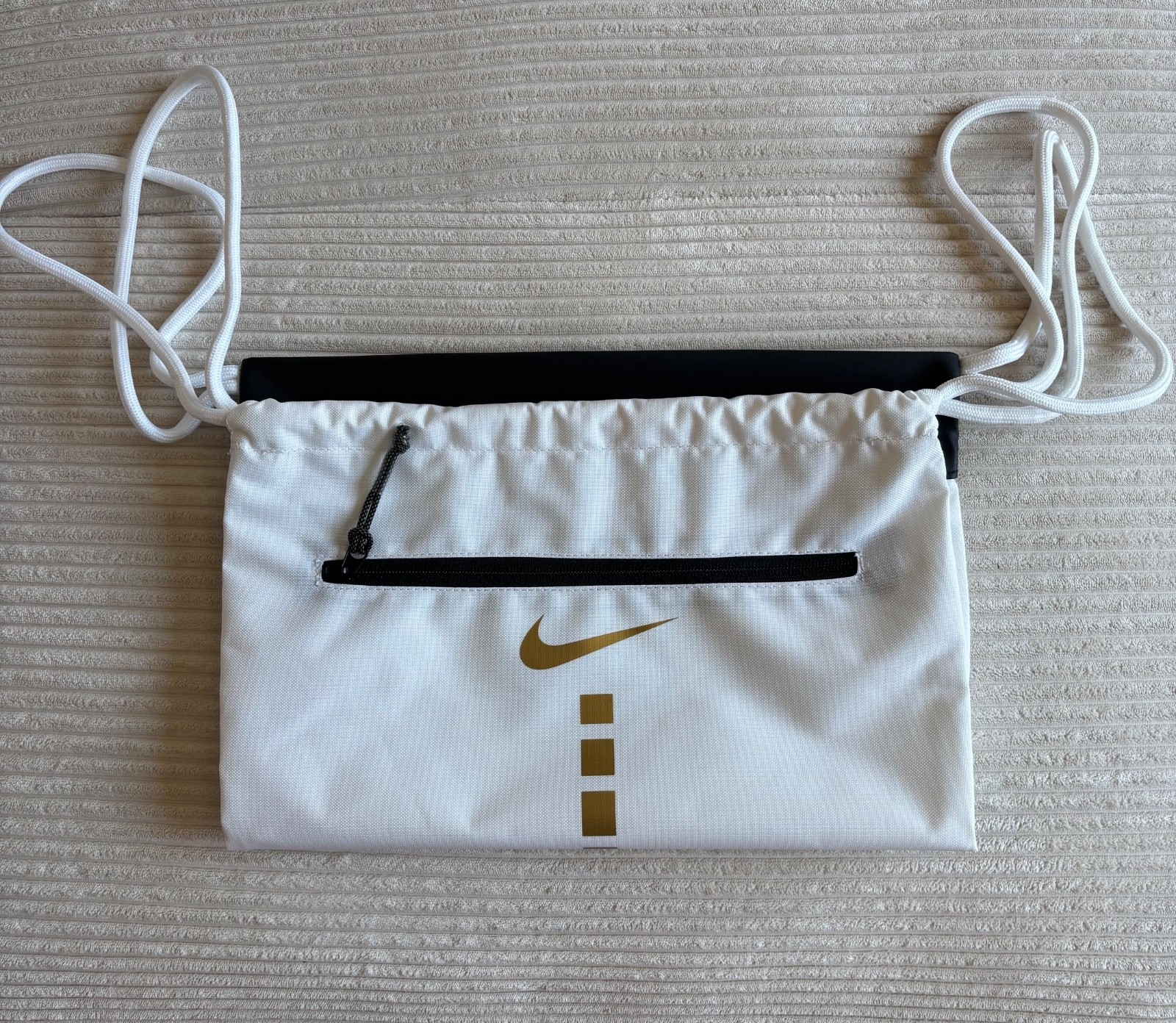 NIKE Hoops Elite Drawstring Bag (WHITE/BLACK/METALLIC GOLD)