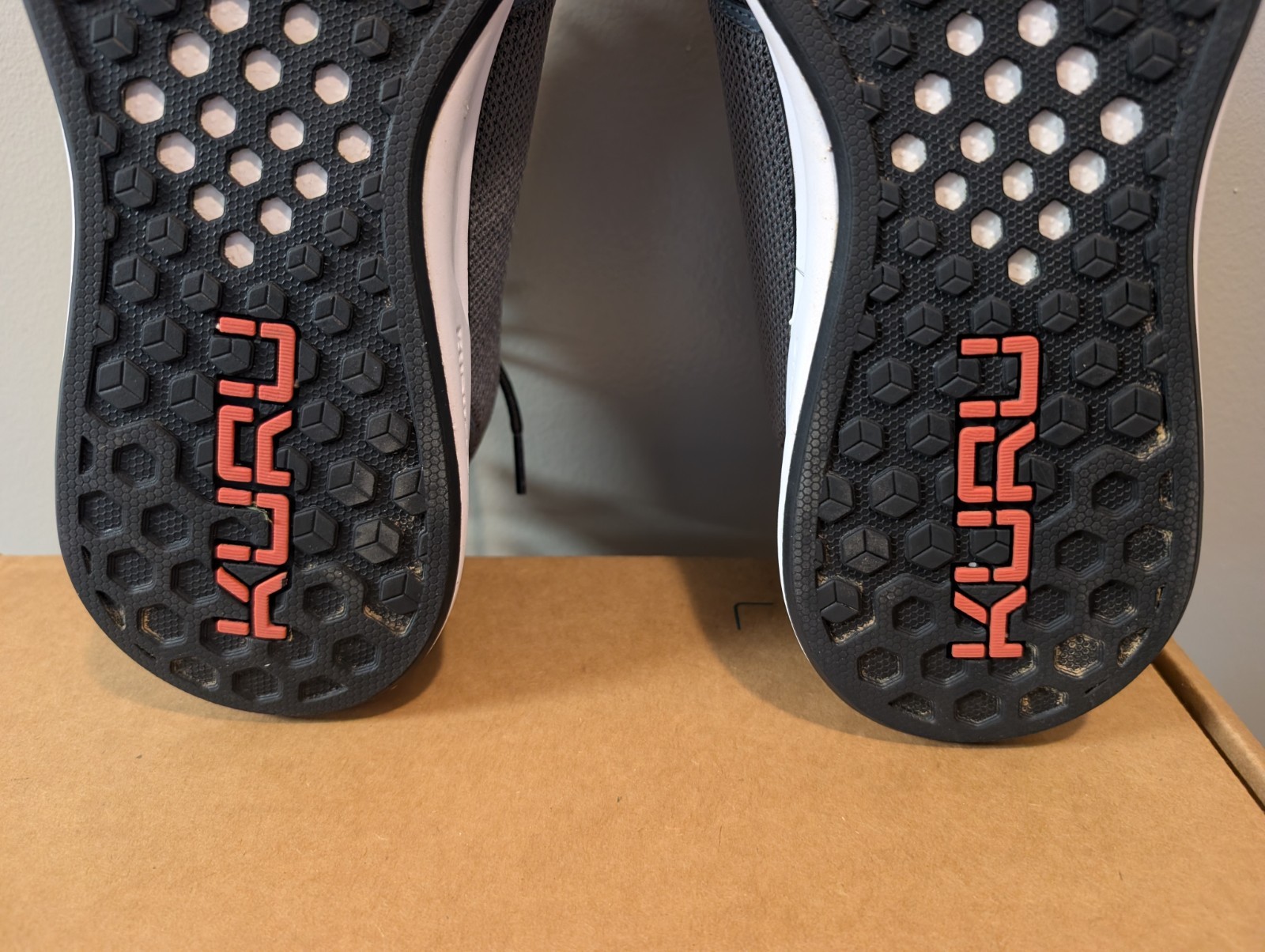 Kuru Atom Mens Sz 11 Waterproof Gray Black Athletic Walking Shoes Sneakers w/Box