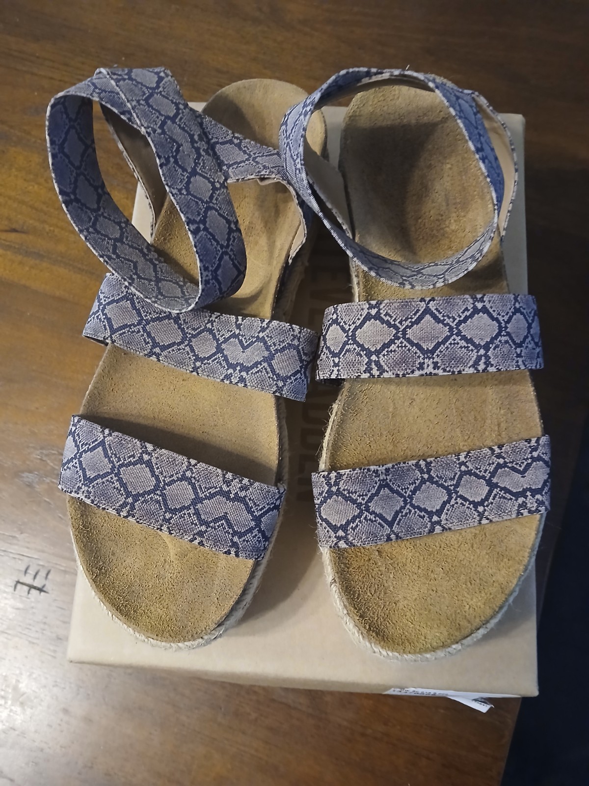 Steve Madden Women’s Kimmie Espadrille Wedge Sandal Blu Snake Print Size 8 NWB