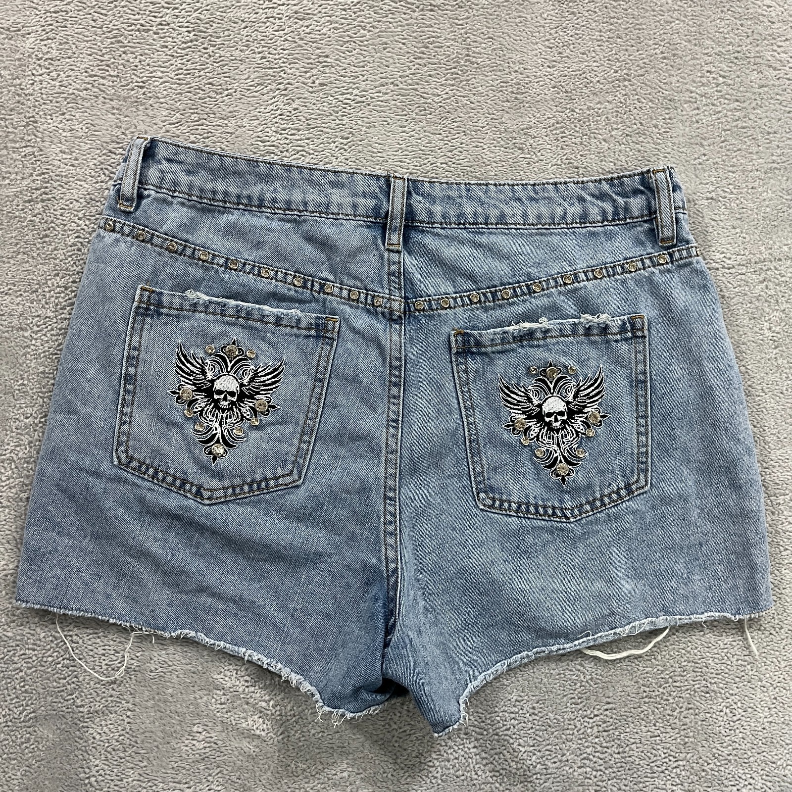 Hot Topic Short Women’s 11 Skull Crystal Beads Light Wash Denim Grunge Y2K