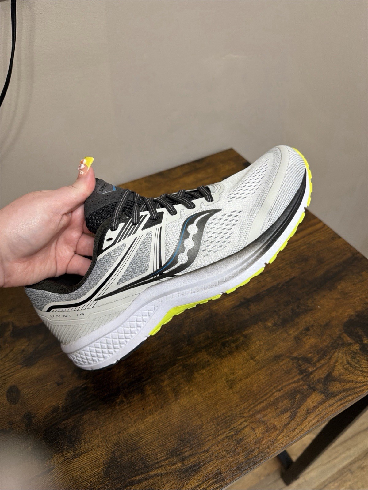 Saucony Omni 19 Fog/Citrus White/Gray/Black/Yellow Men’s Running Shoes S20570-45