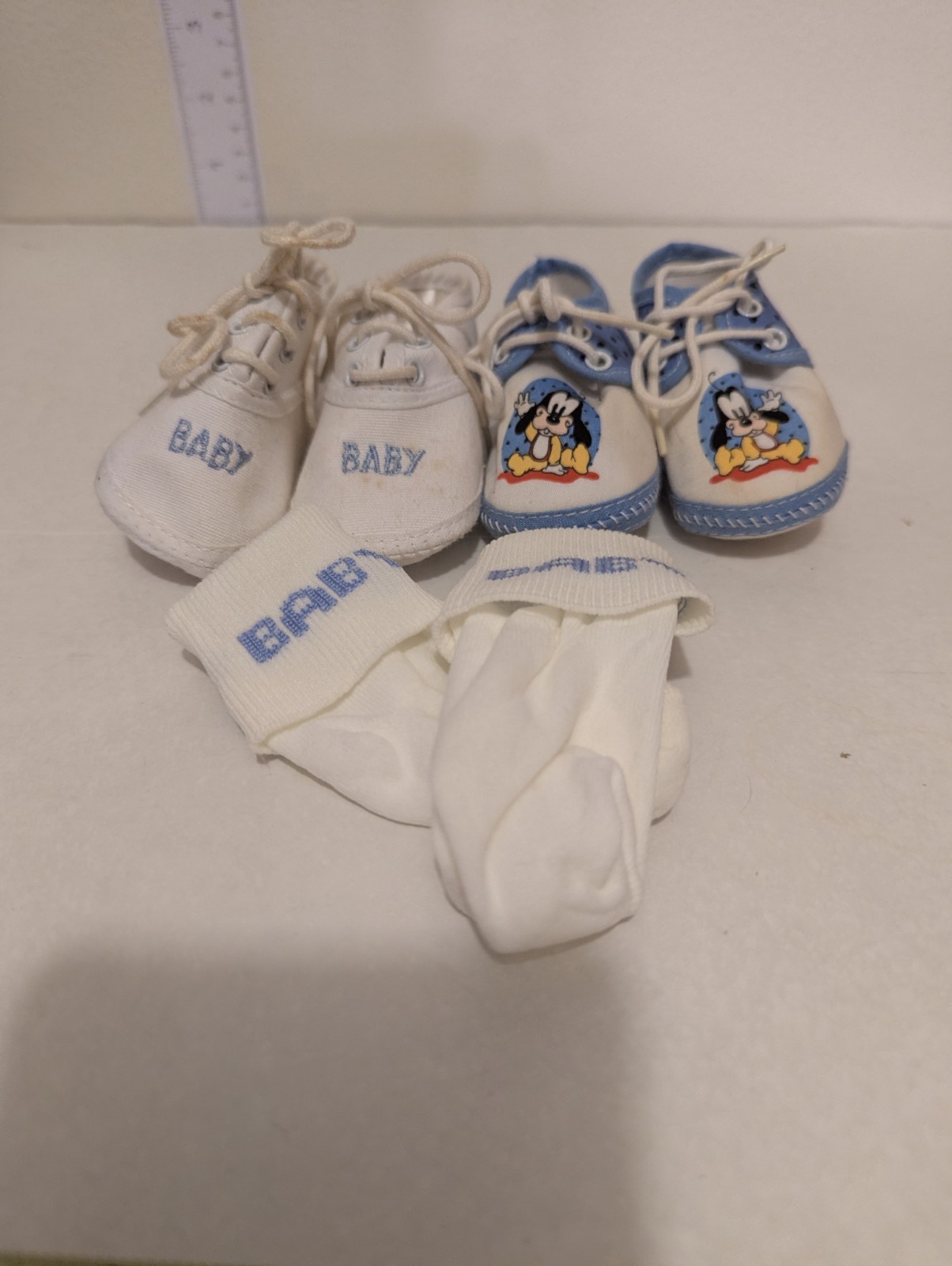 1984 Disney Babies Goofy Crib Shoes Booties Lot w/White Baby Booties & Socks