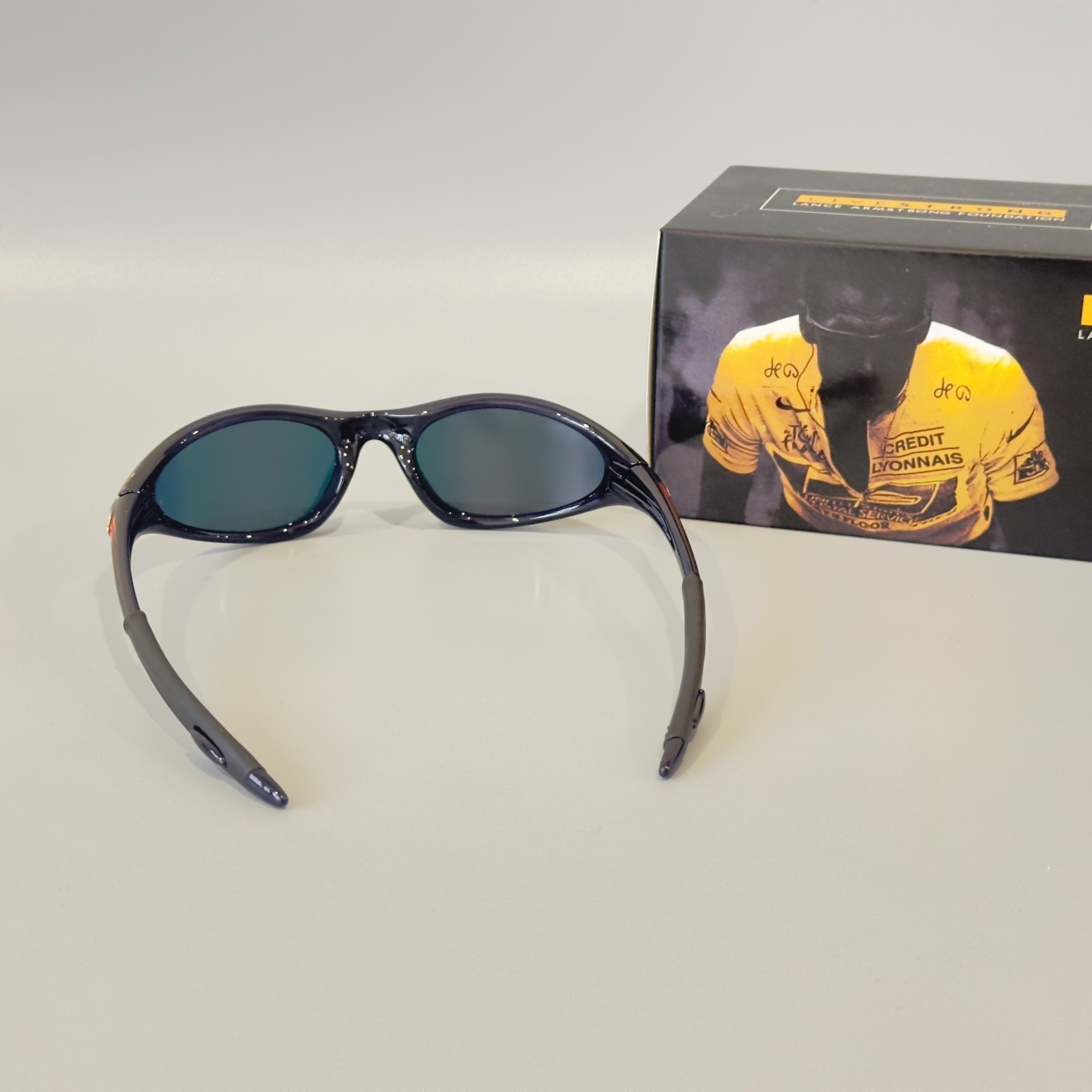 Oakley Minute Shooting Star Outdoor Retro Sunglasses Ruby Lenses
