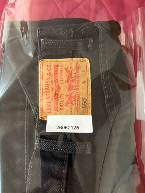Levi’s 550 * Mens Black Denim Jeans * size 44 x 29 *