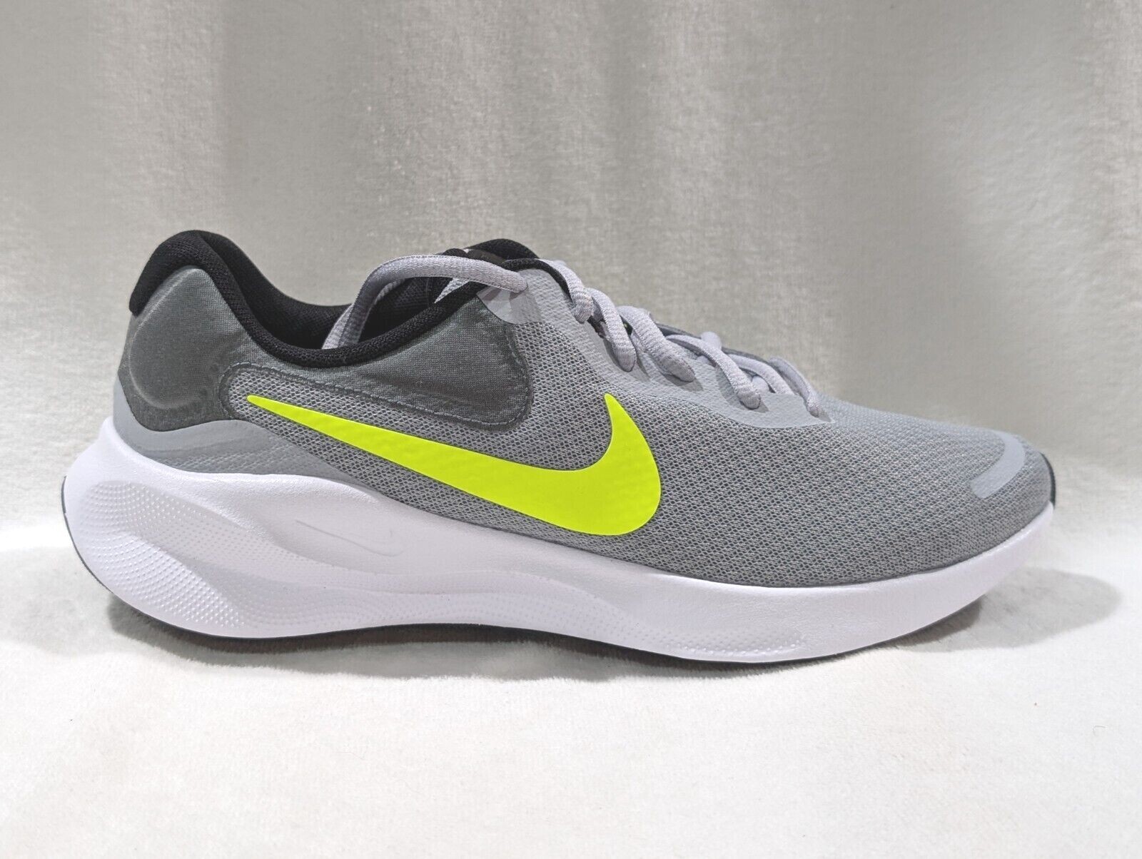 Nike Revolution 7 Wolf Grey/Volt Men’s Running Shoes – Asst Sizes NWB FB2207-002