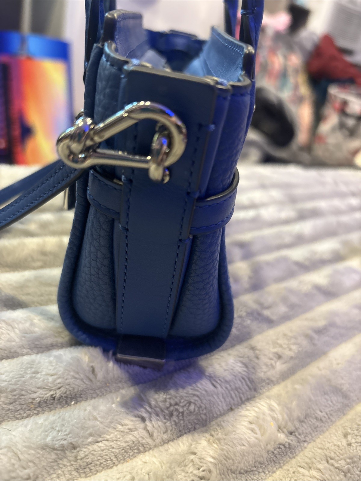 COACH SWAGGER 15 IN PEBBLE LEATHER WITH OMBRE RIVETS (COACH F57138)