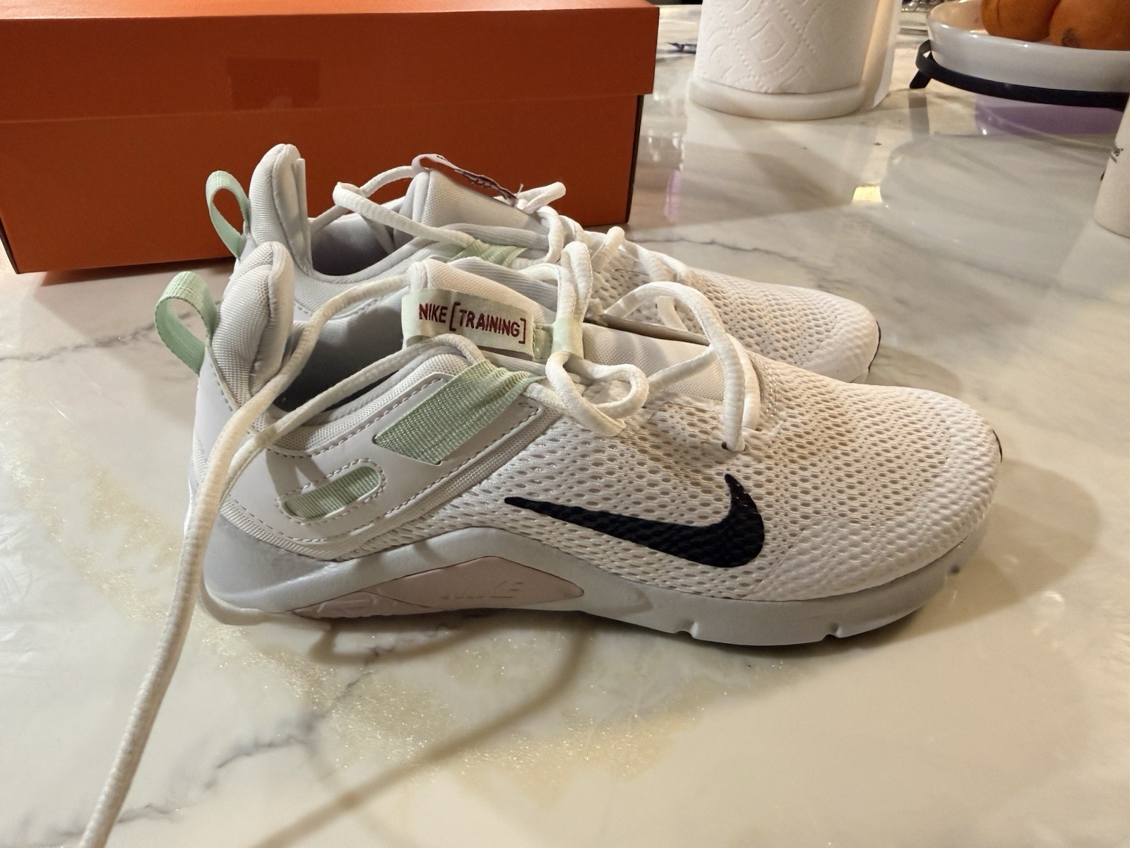 Nike White Black Light Green Low Top Mesh Lace Up women’s Athletic Sneakers