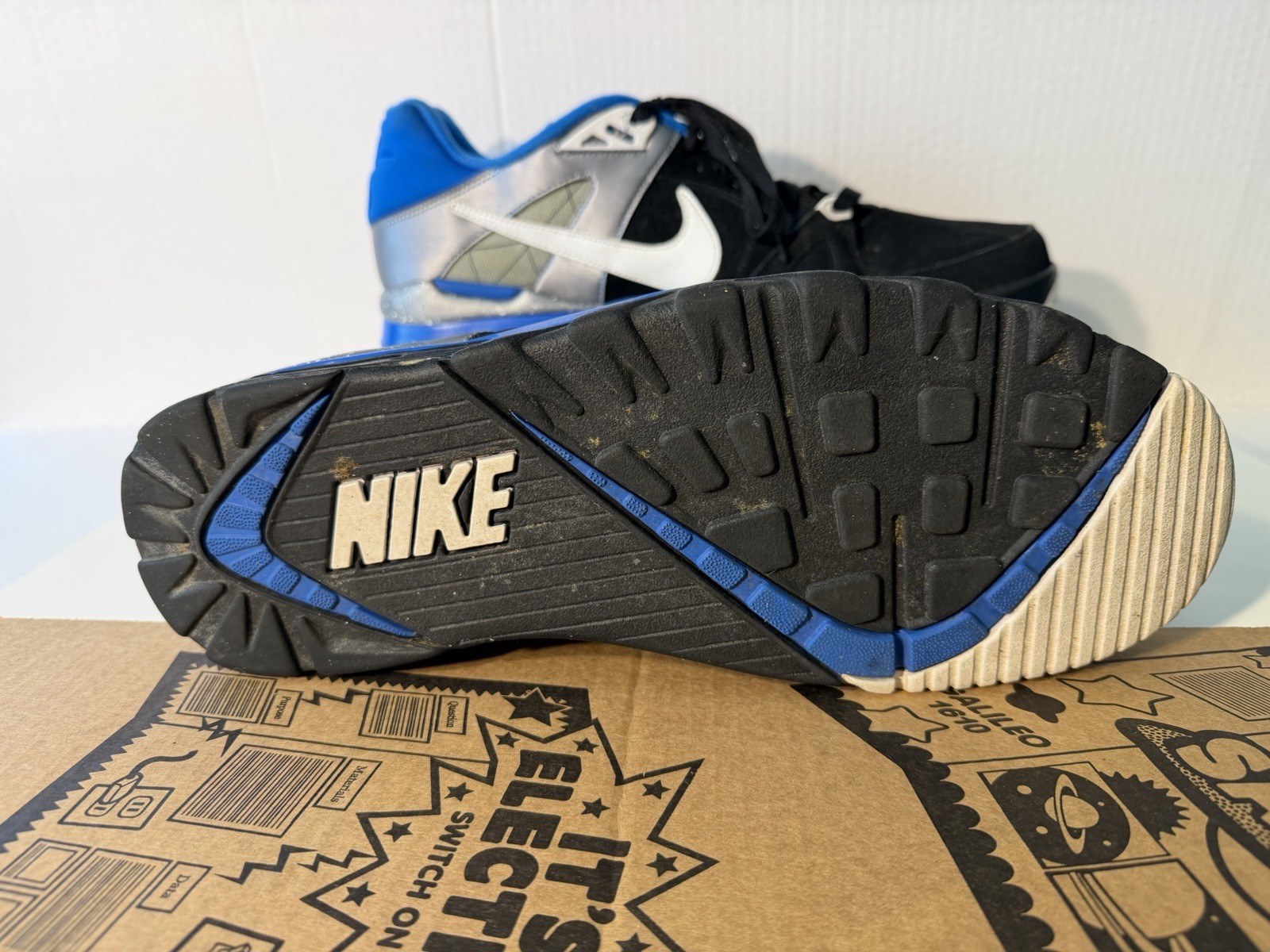 Nike Air Men’s Low Top Lace Up Sneakers Black/Blue/Silver/White 488059-010