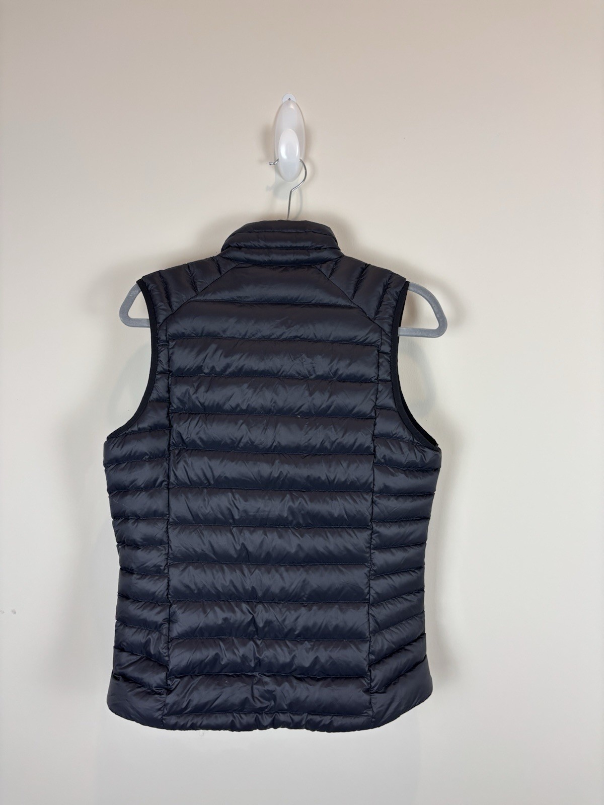 Patagonia Down Sweater Insulated Vest Size Medium Women Black 800 Fill SP24