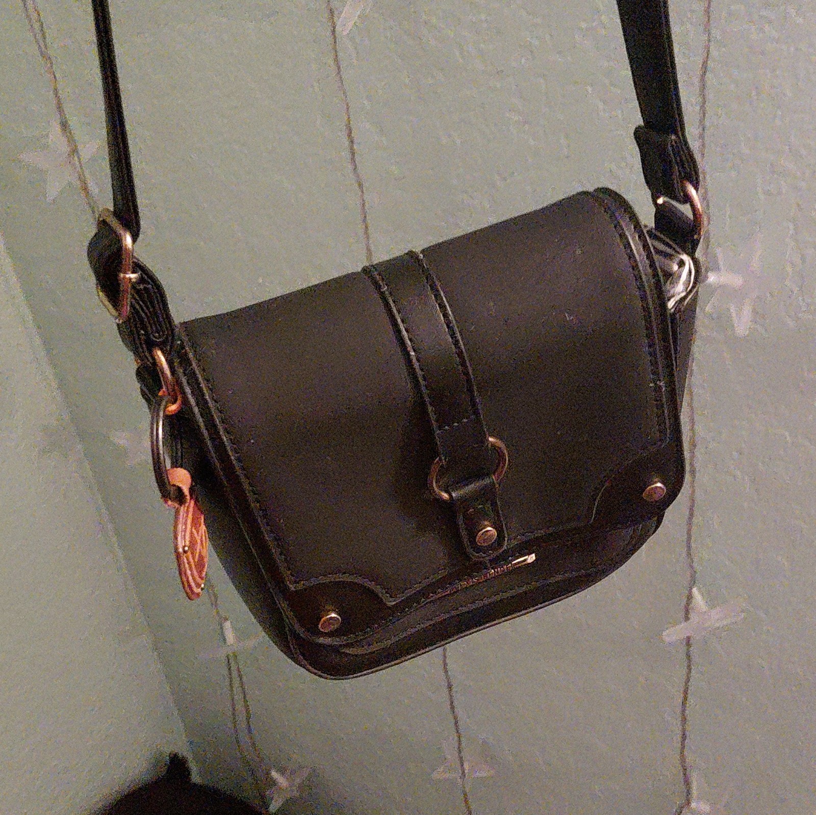 Women’s Black Crossbody Bag Adjustable Strap Striped Lining Buckle Snap Charm