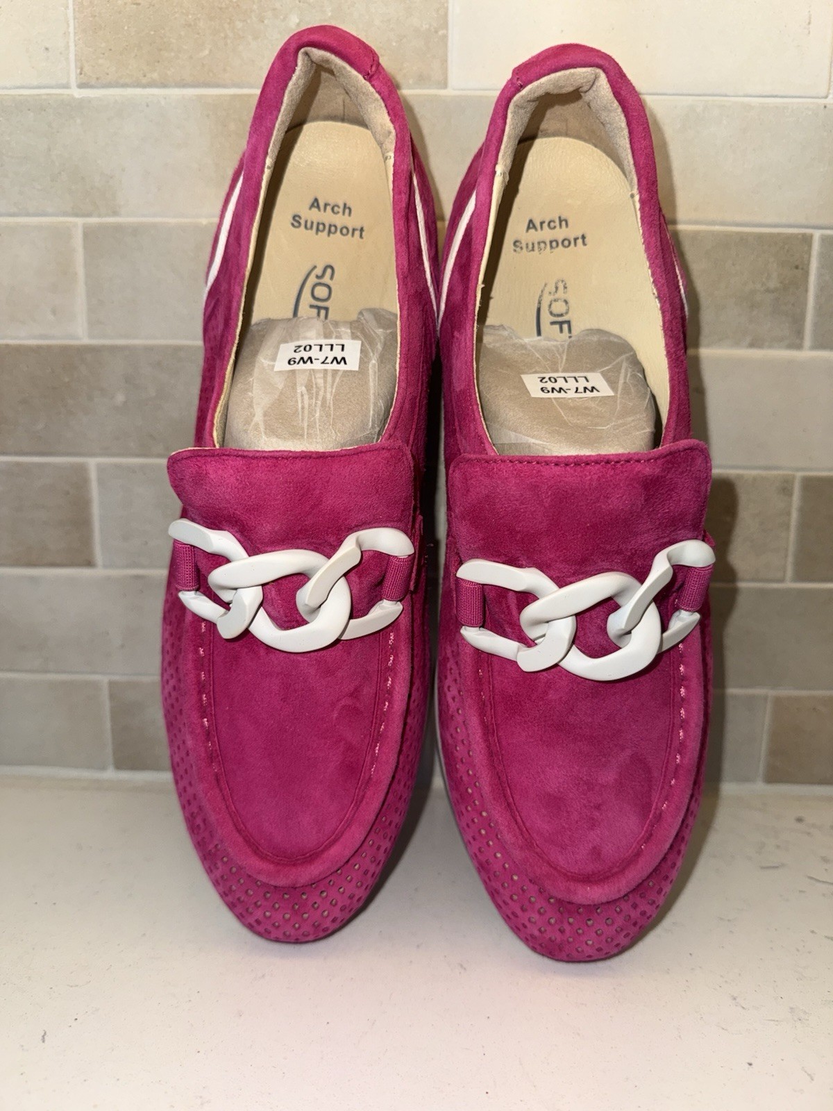 Softwaves Cadie Fuchsia Pink Chain Suede Slip On Platform Shoes EU 40 US 9-9.5.