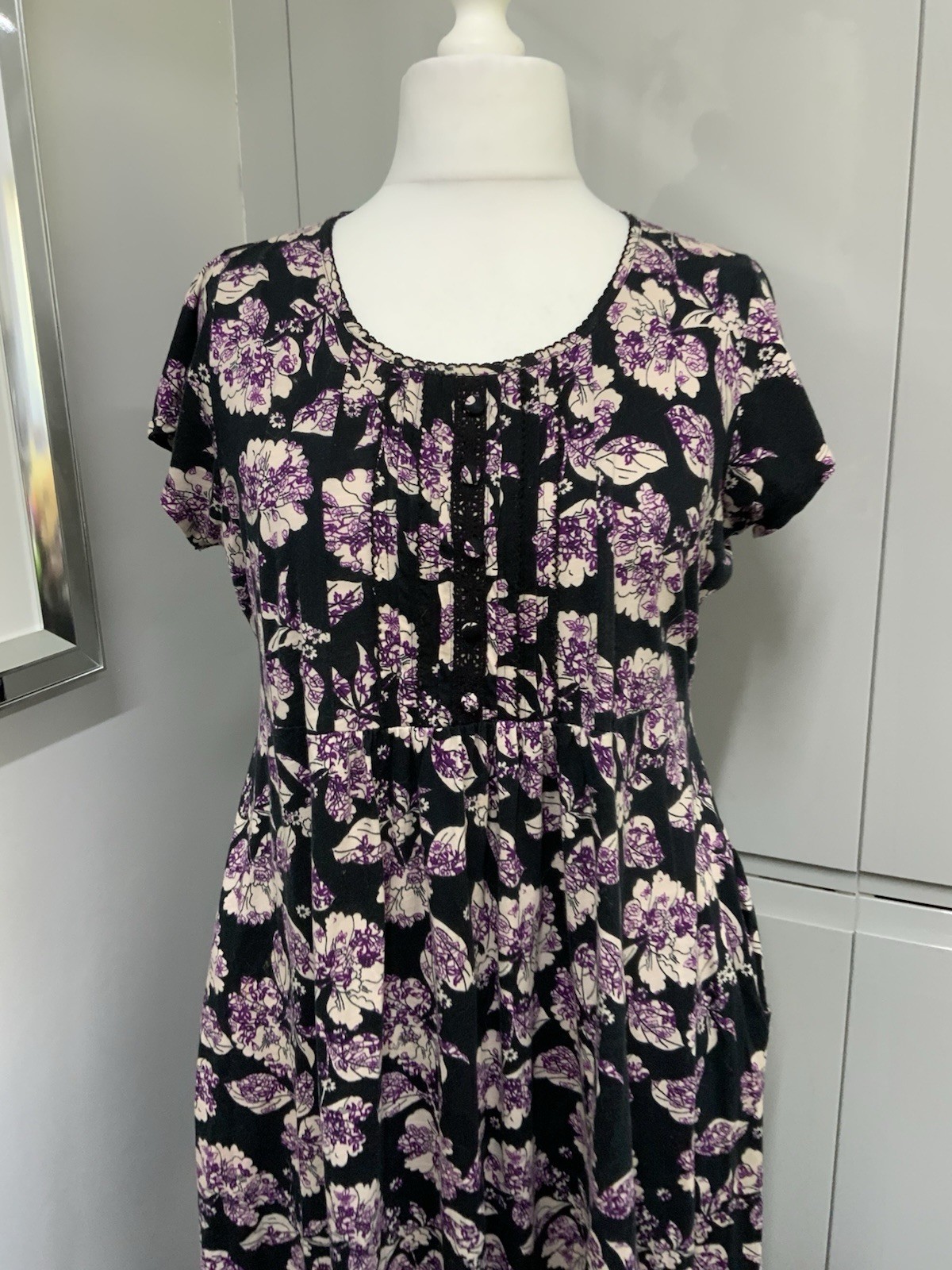 M&Co Size 20 Dress Black Purple Floral Stretchy Fabric Short Sleeve Pockets