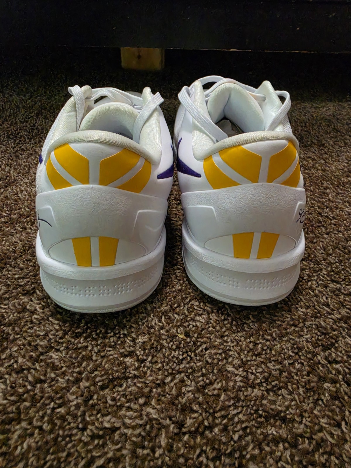 Nike Kobe 8 Men’s Low Top Athletic Sneaker Lace-Up White Purple Yellow