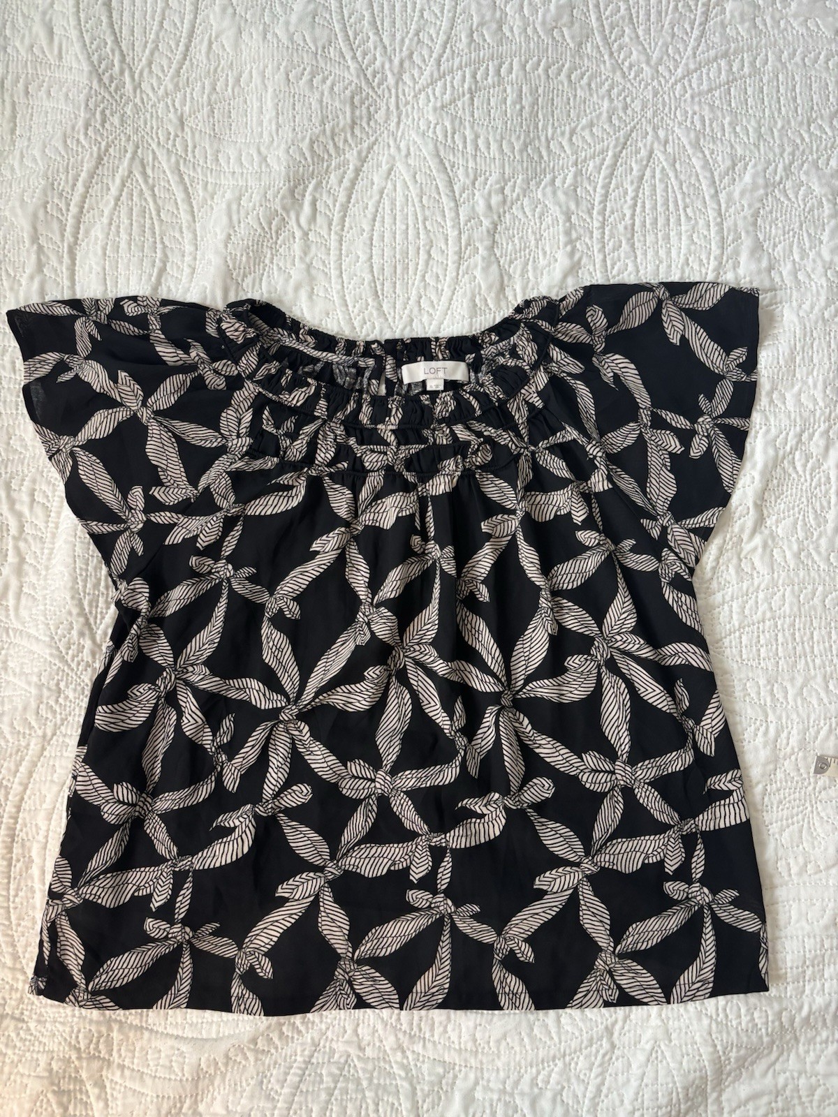 Women’s Black And Cream Pattern Loft Blouse XL