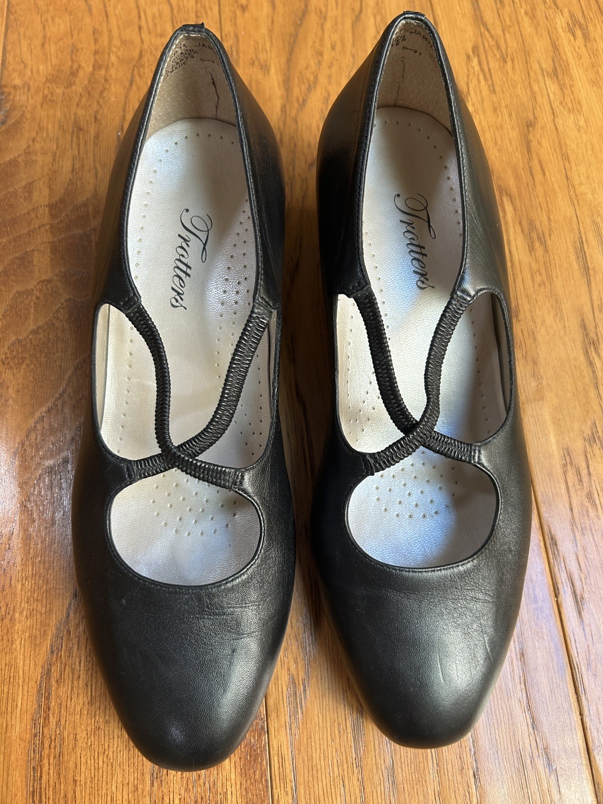 Trotters Jamie Black Leather 2” Block Heel Leather Upper Women’s 9 1/2 WW