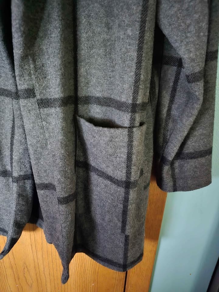 Size L Gray & Black Striped BBJ Los Angeles Lightweight Open Jacket with Pockets