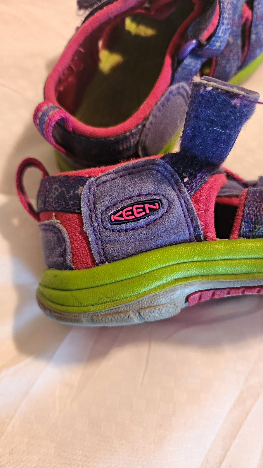 KEEN Newport H2 Kids Closed-Toe Fisherman Sandals Hook & Loop Blue Pink 7