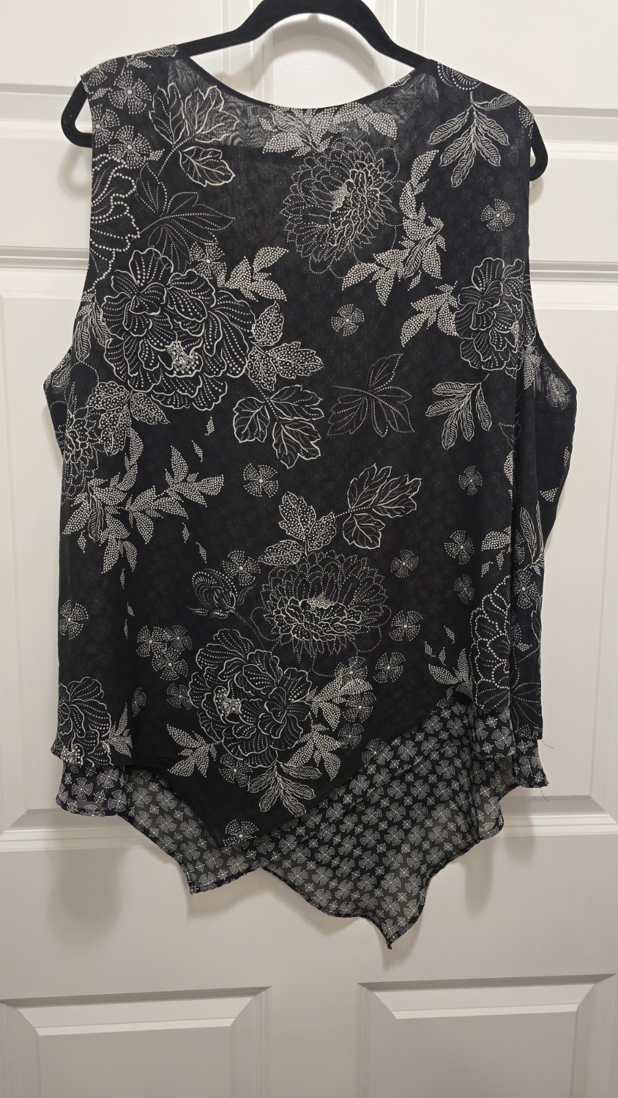 Avenue Beautiful Layered Sleevless Blouse Tunic Plus Size 22/24 Black and Grey