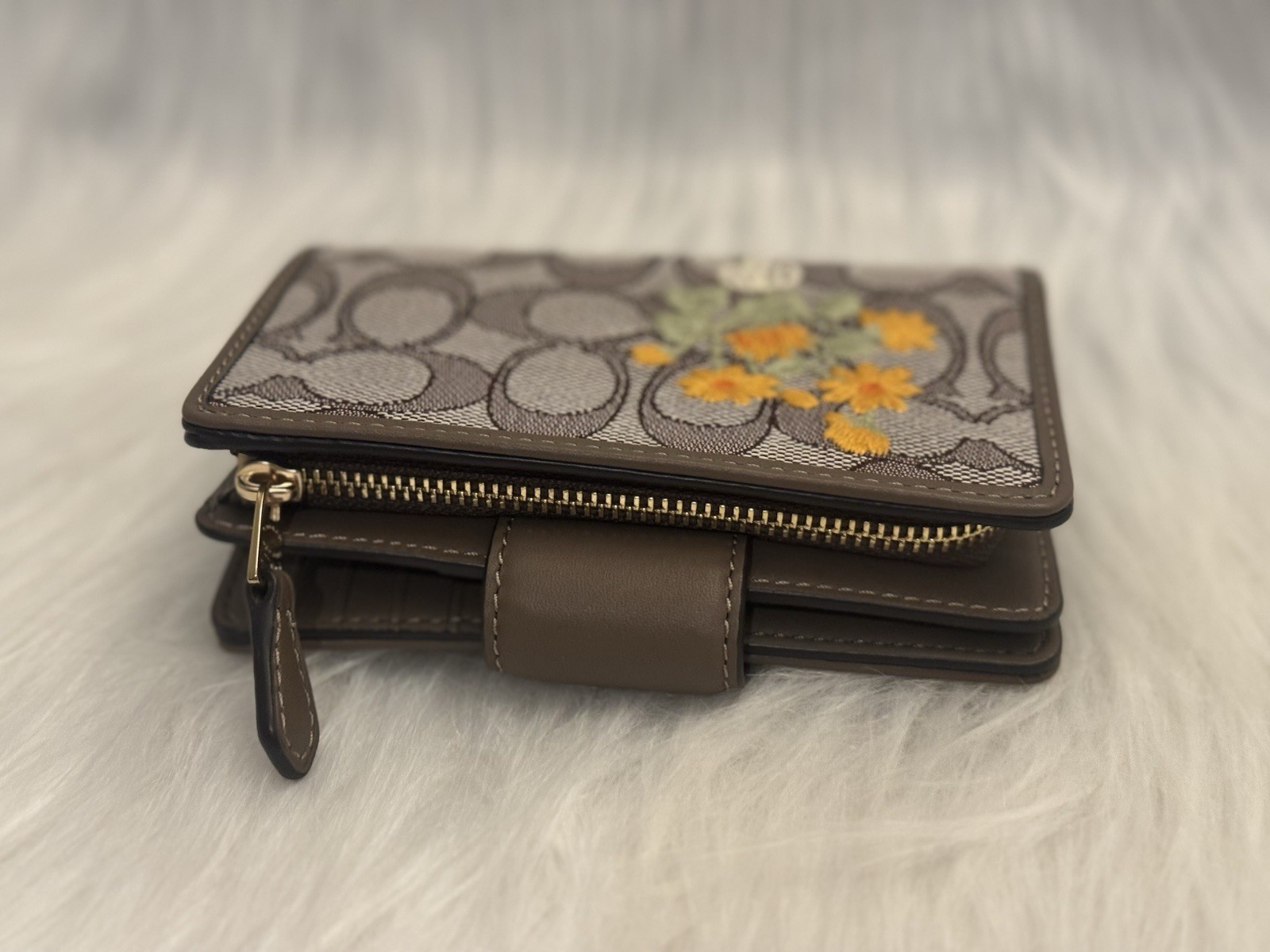 NWT COACH CEC32 Medium Corner Zip Wallet Signature Jacquard w Floral Embroidery