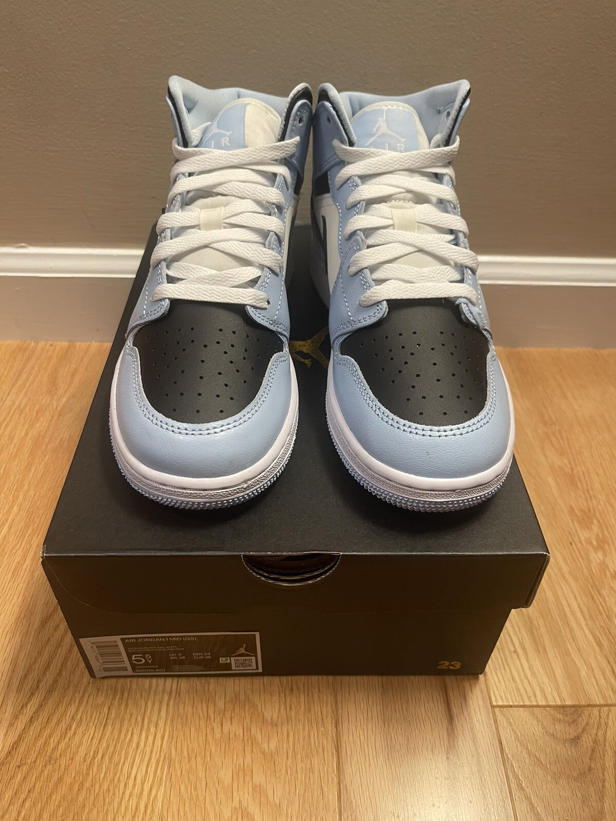 Nike Air Jordan 1 Mid GS Ice Blue/Black-Sail-White 555112-401 Size 5.5Y / 7W