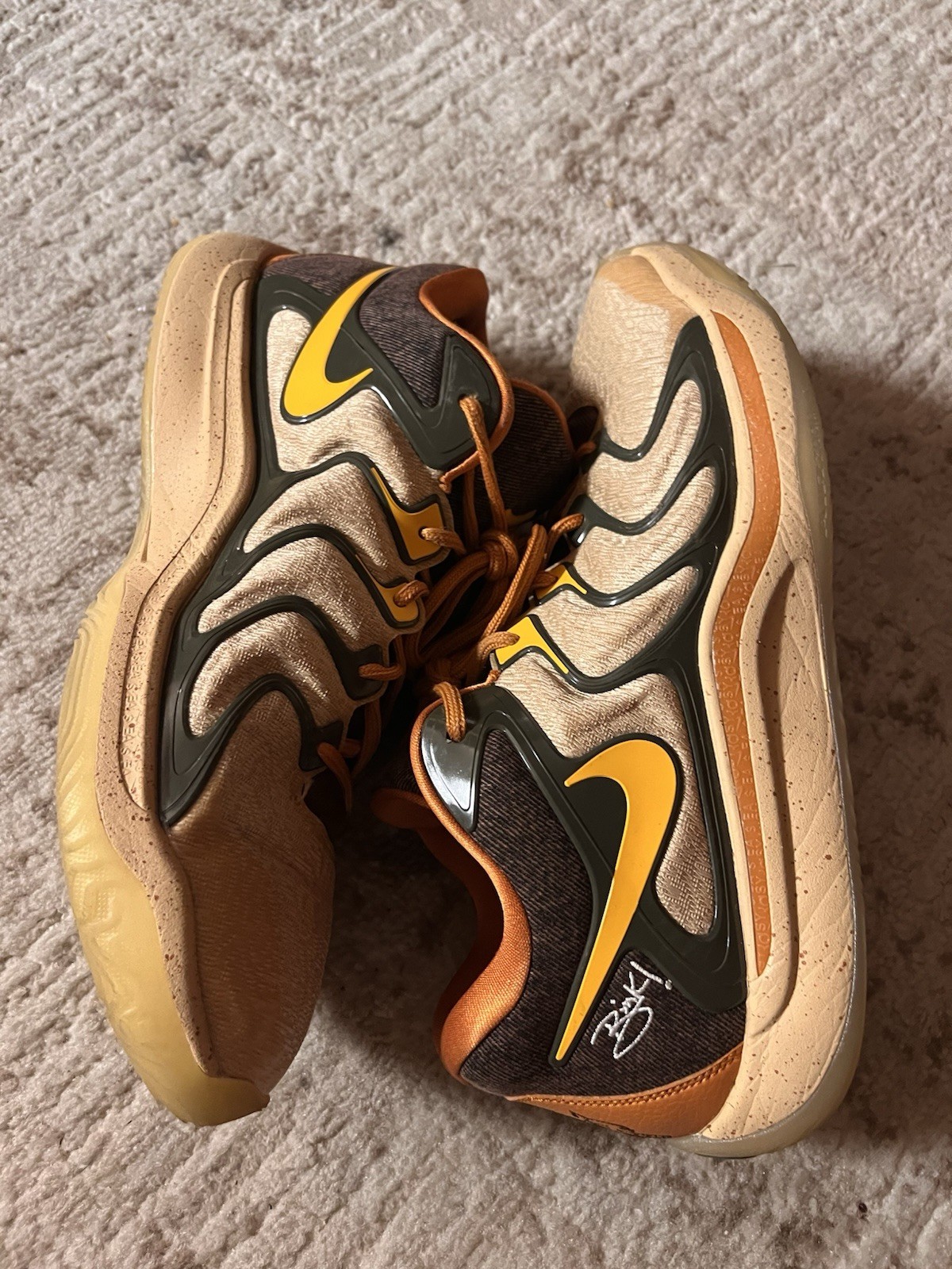 Nike Men’s Low Top Athletic Sneakers Tan/Black/Orange/Yellow Lace-Up Rubber