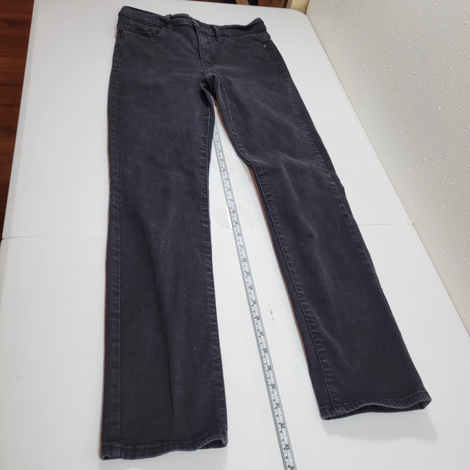 Levi’s 312 Shaping Slim Jeans Womens 29×30 Black Excellent Mid Rise Denim 19627