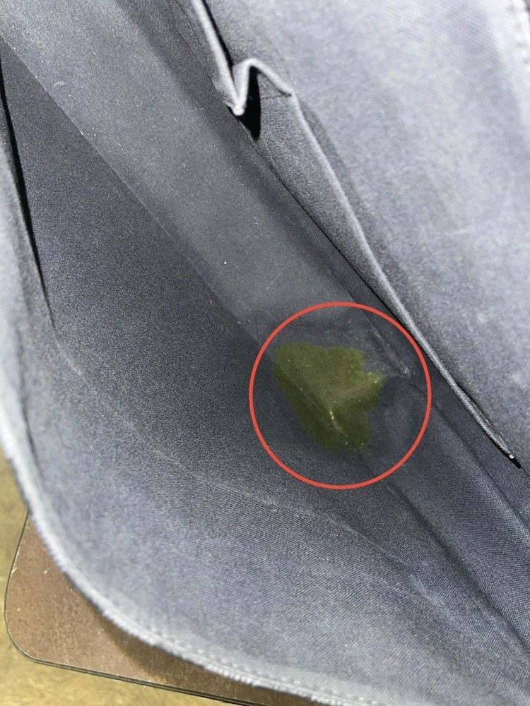 Louis Vuitton District Messenger Gm Please Read* Signs Of Heavy Wear 5.5/10