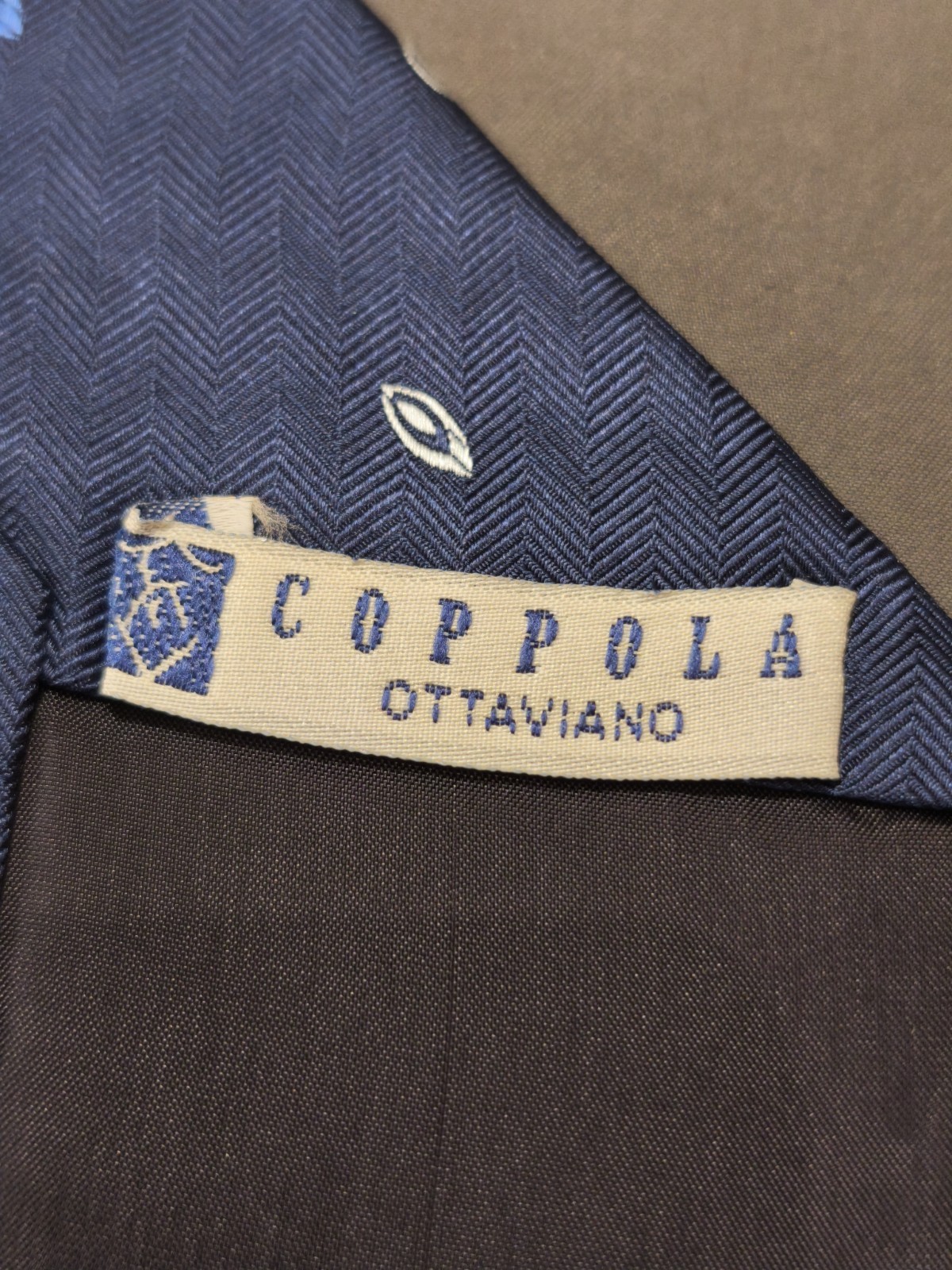 Octavian Couple – Solid Color Tailored Tie with Geometric Micro Design