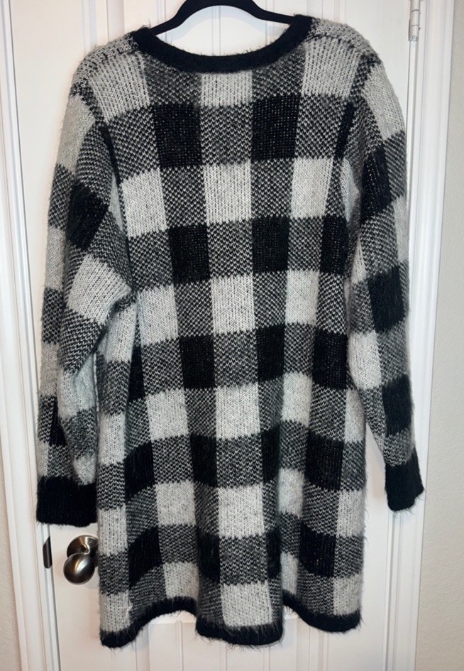 Torrid Checkered Button Front Fuzzy Cardigan Sweater Size 3X Black White Preppy