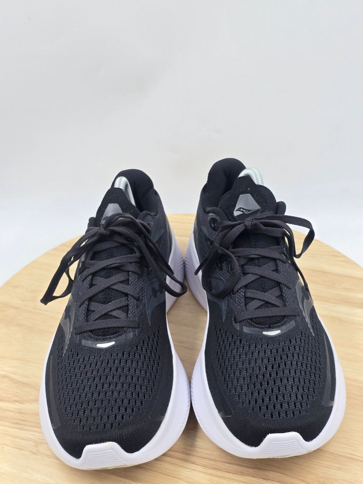 Saucony Women’s Ride 15 Running Shoe, Black/White S10729-12 sz 9.5