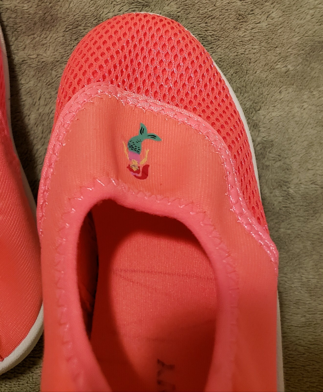Used toddler girl LOT: OLDNAVY mermaid water shoes size 11; H&M cat hat size 3-4