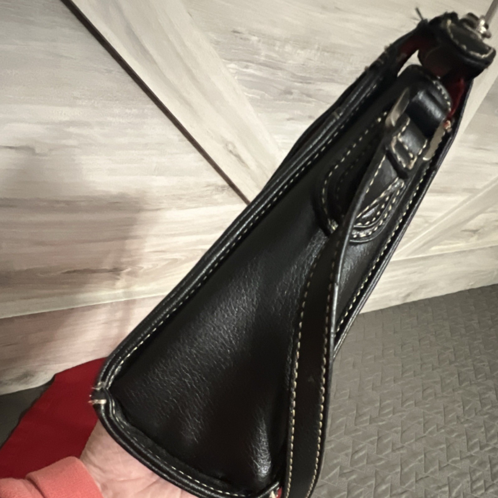Liz Claiborne Black Shoulder Bag Contrast Stitching Logo Plate Red Lining Women