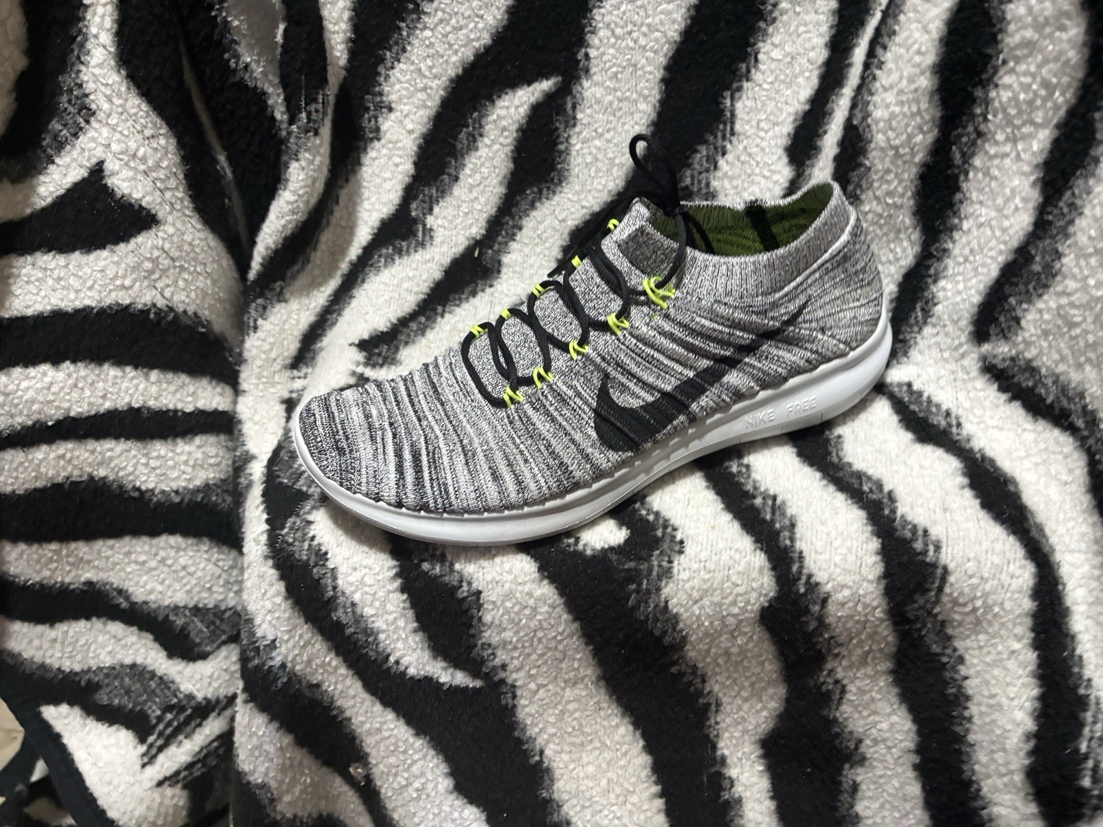 Size 8.5 – Nike Free RN Flyknit 2017 White Black Stealth Stylish Kicks