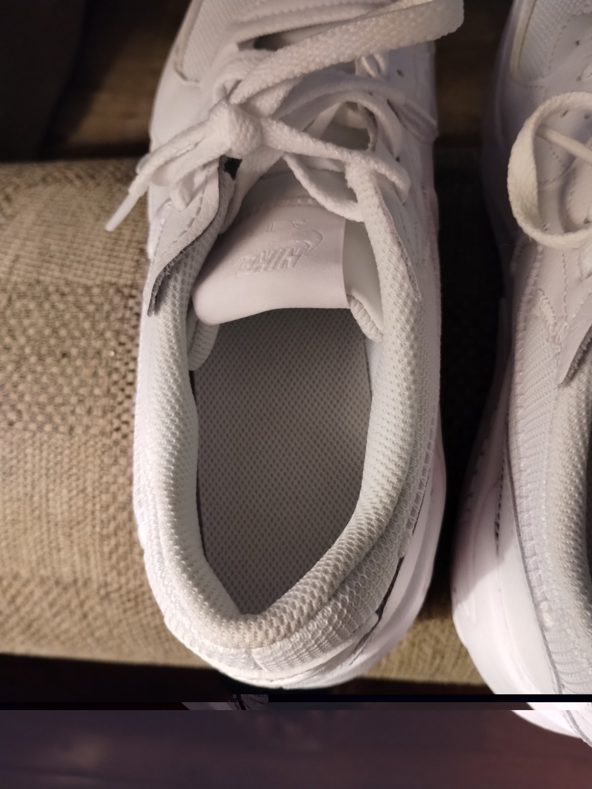 NIKE AIR MAX EXCEE TRIPLE WHITE LEATHER / MESH SHOES WOMENS SIZE 8.5