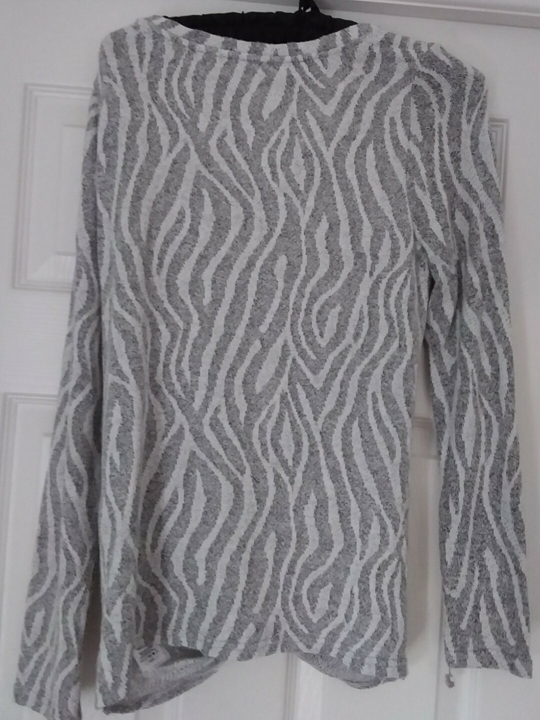 BNWT WOMANS ZEBRA TWIST TOP GREY SIZE 8uk TAGS